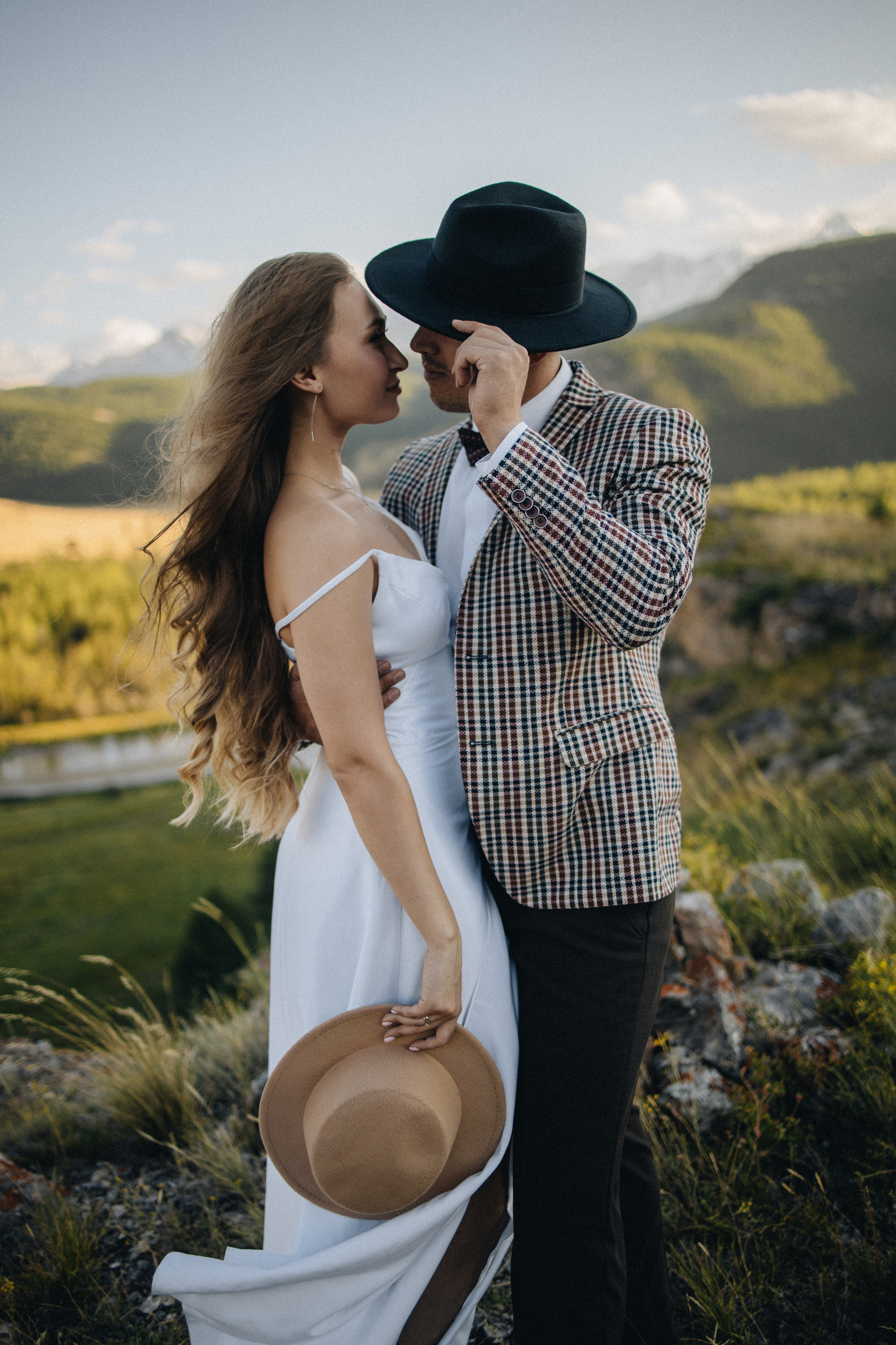 Mountain Elopement Wedding in Portland, Seattle, Bend & Oregon Coast | Kate & Igor | Georgy Shishkin Photography. Capturing Love in the Heart of the Pacific Northwes