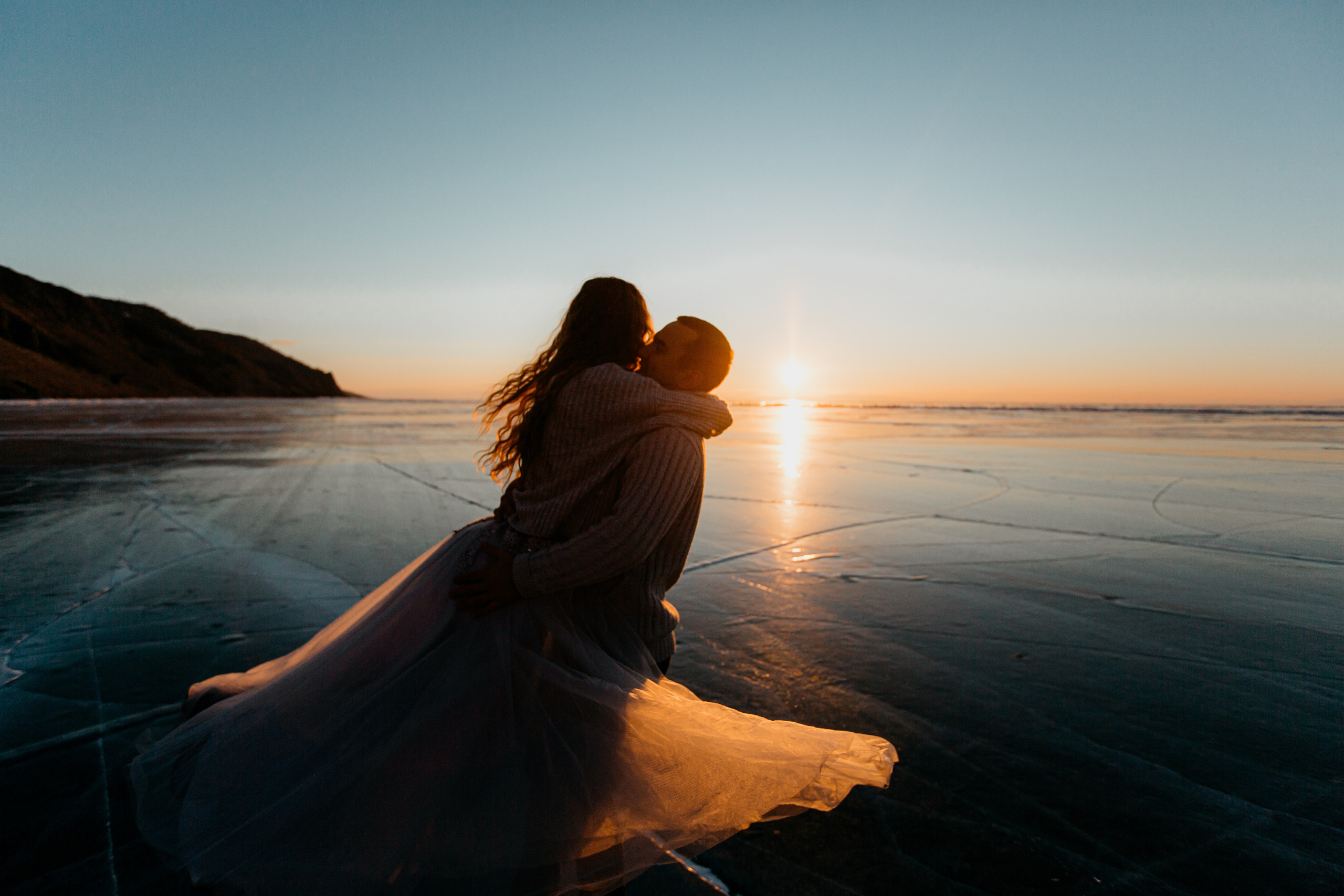Portland, Seattle, Bend & Oregon Coast Elopement Photography | Julia & Andrew's Winter Lake Elopement by Georgy Shishkin. Capturing Love in the Heart of the Pacific Northwes