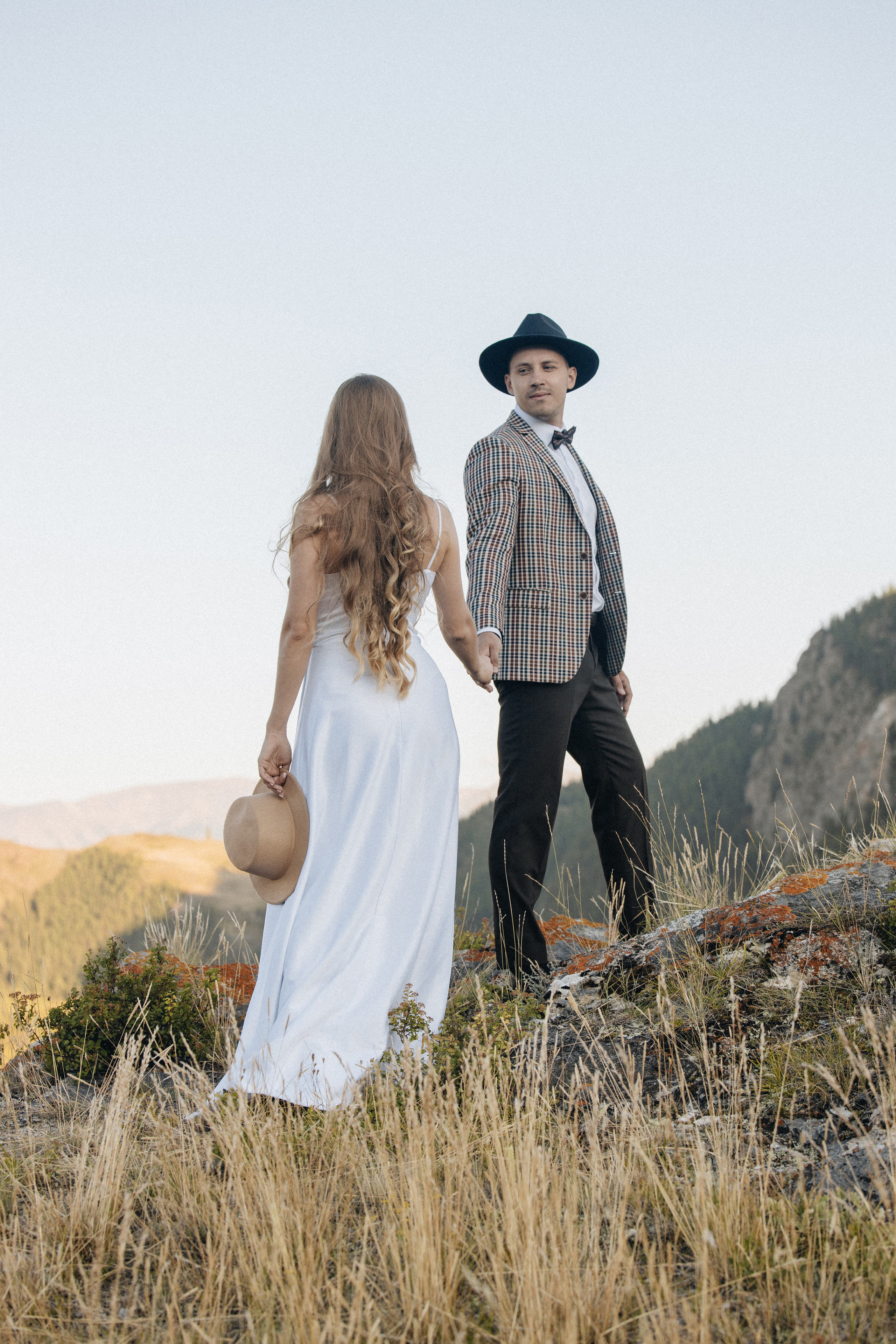 Mountain Elopement Wedding in Portland, Seattle, Bend & Oregon Coast | Kate & Igor | Georgy Shishkin Photography. Capturing Love in the Heart of the Pacific Northwes