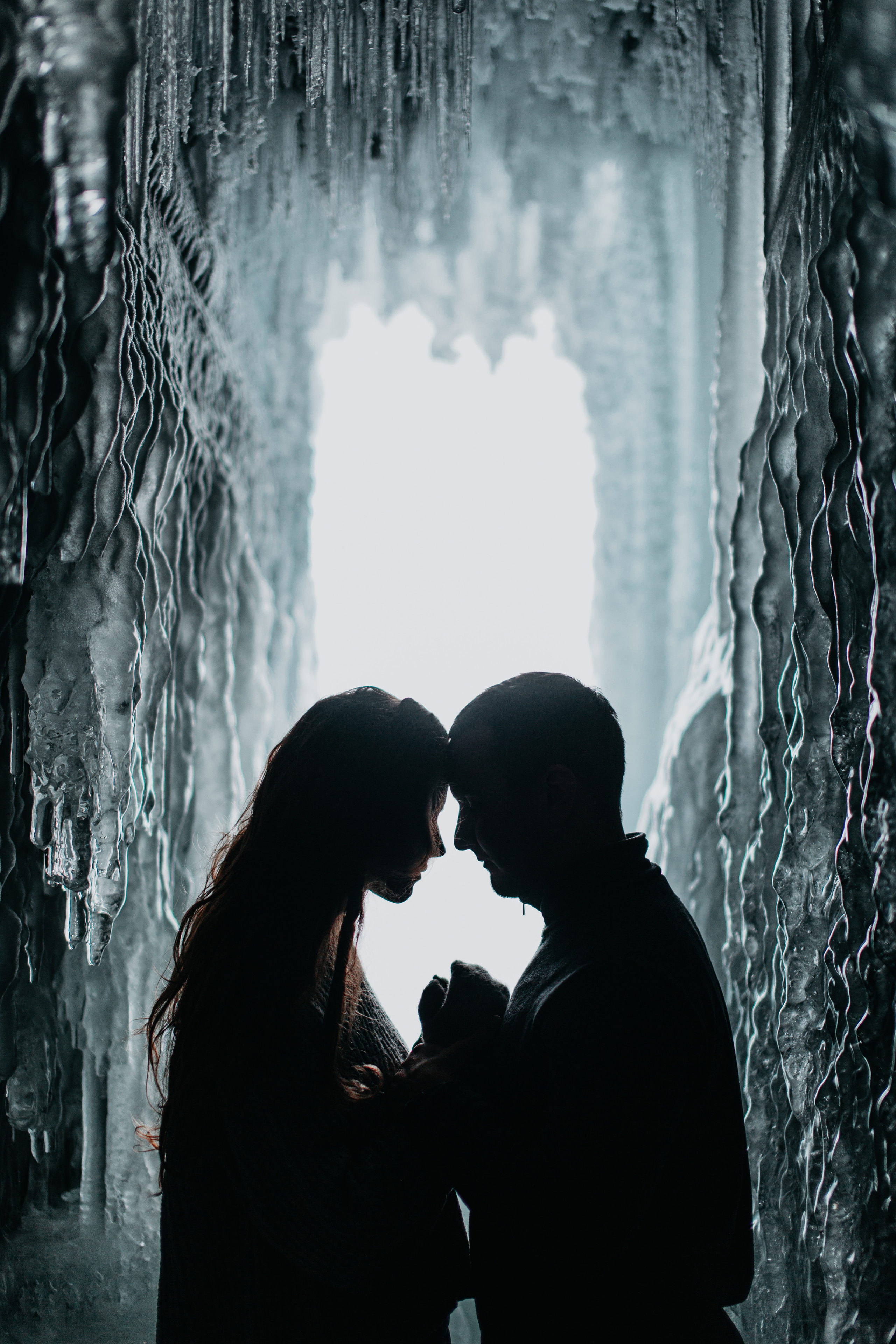 Portland, Seattle, Bend & Oregon Coast Elopement Photography | Julia & Andrew's Winter Lake Elopement by Georgy Shishkin. Capturing Love in the Heart of the Pacific Northwes