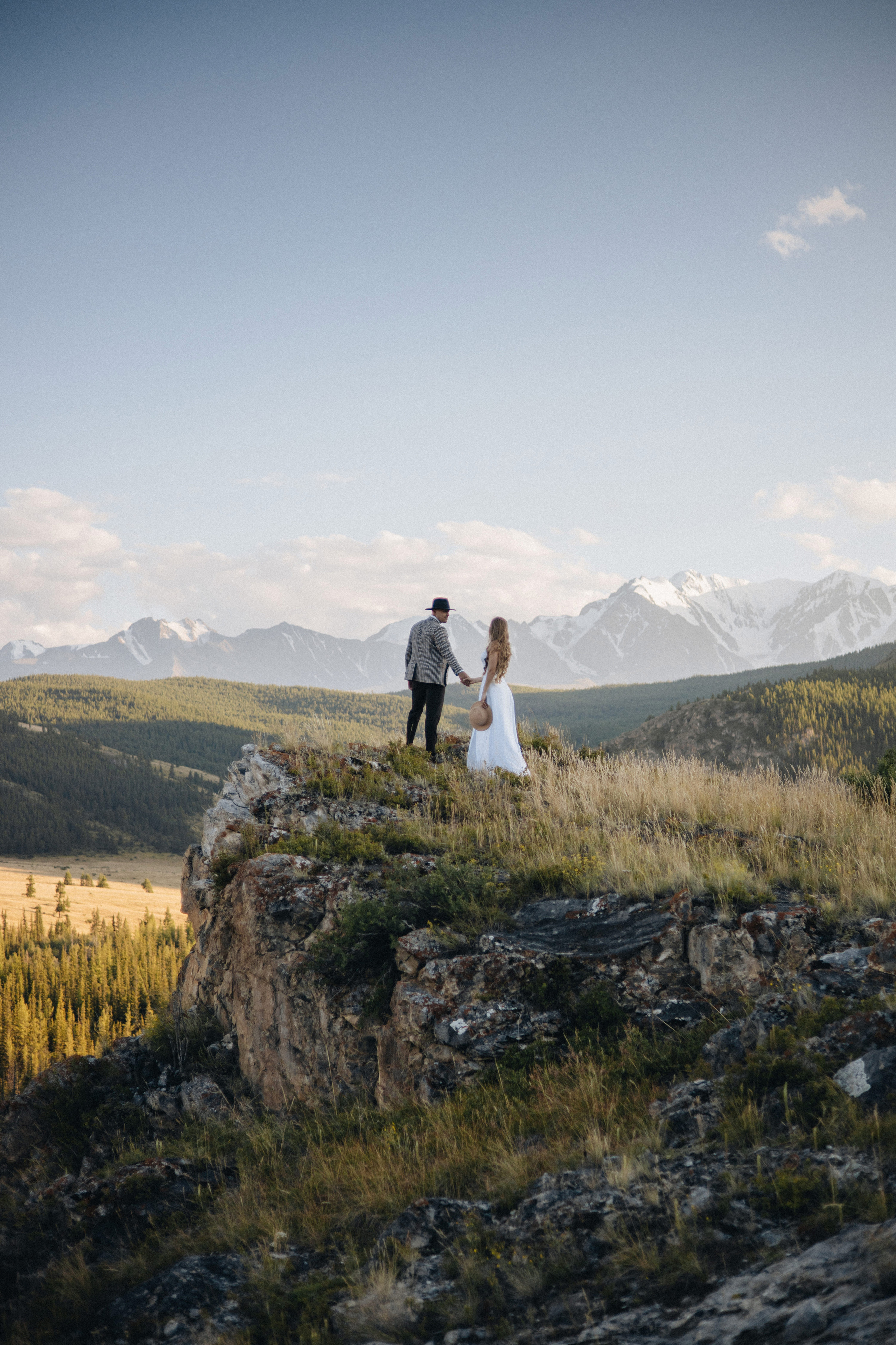 Mountain Elopement Wedding in Portland, Seattle, Bend & Oregon Coast | Kate & Igor | Georgy Shishkin Photography. Capturing Love in the Heart of the Pacific Northwes