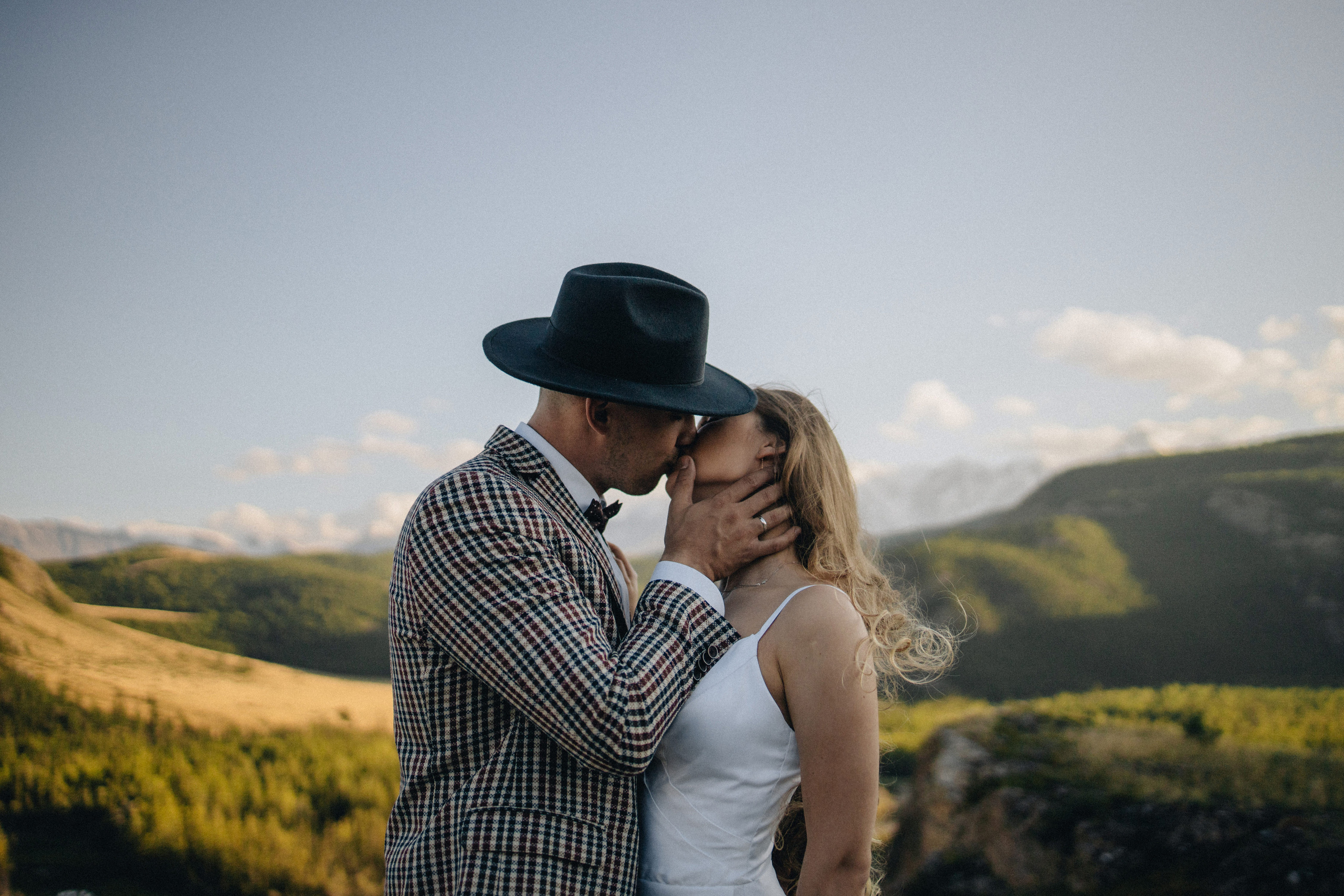 Mountain Elopement Wedding in Portland, Seattle, Bend & Oregon Coast | Kate & Igor | Georgy Shishkin Photography. Capturing Love in the Heart of the Pacific Northwes