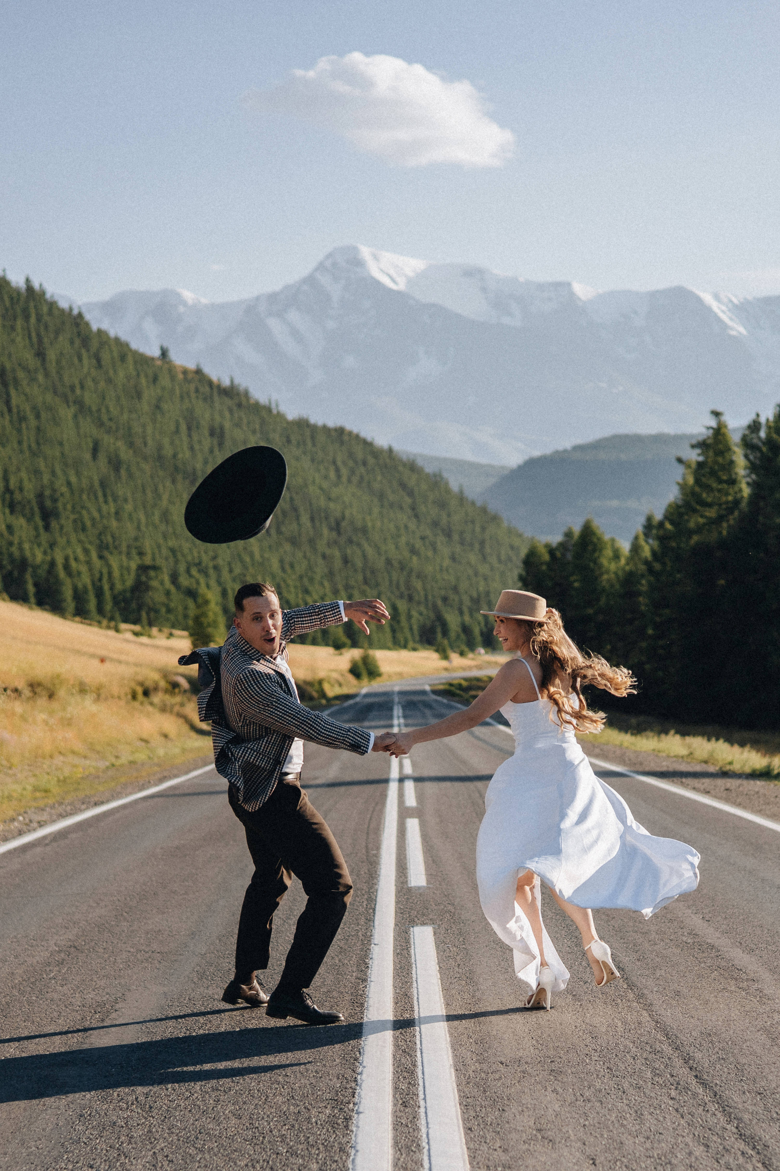 Mountain Elopement Wedding in Portland, Seattle, Bend & Oregon Coast | Kate & Igor | Georgy Shishkin Photography. Capturing Love in the Heart of the Pacific Northwes