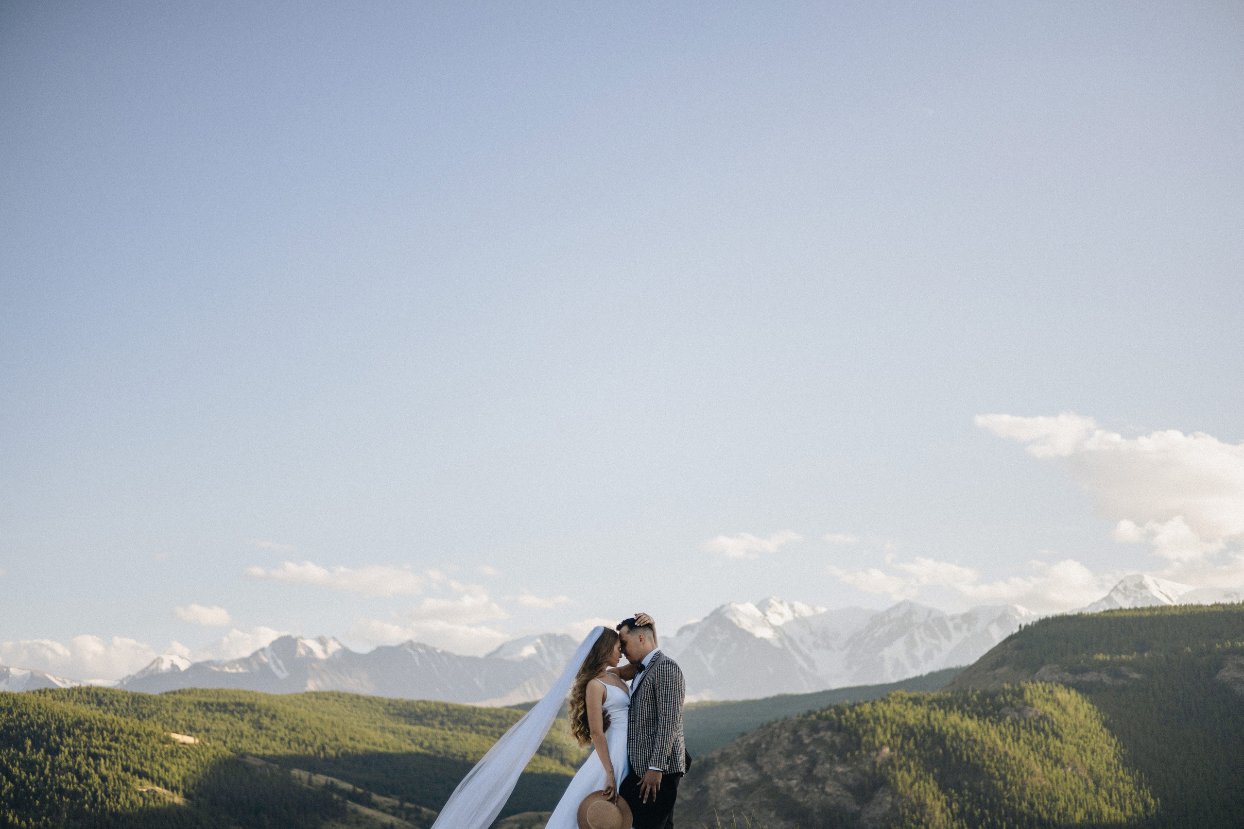 Mountain Elopement Wedding in Portland, Seattle, Bend & Oregon Coast | Kate & Igor | Georgy Shishkin Photography. Capturing Love in the Heart of the Pacific Northwes