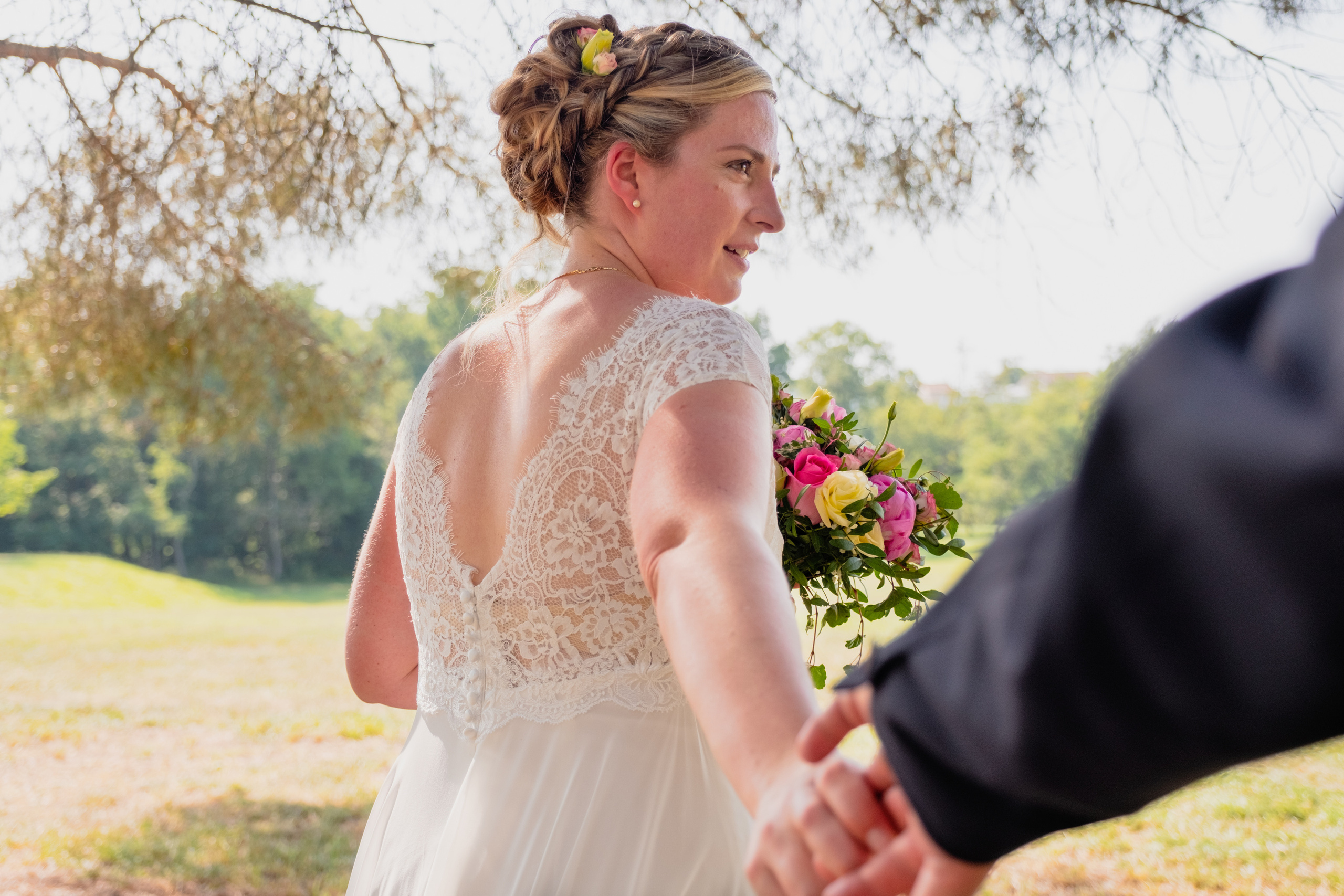 Élégance et Sérénité: Comment Survivre au Jour J Sous un Soleil Éclata. Photographe de mariage à Toulouse
