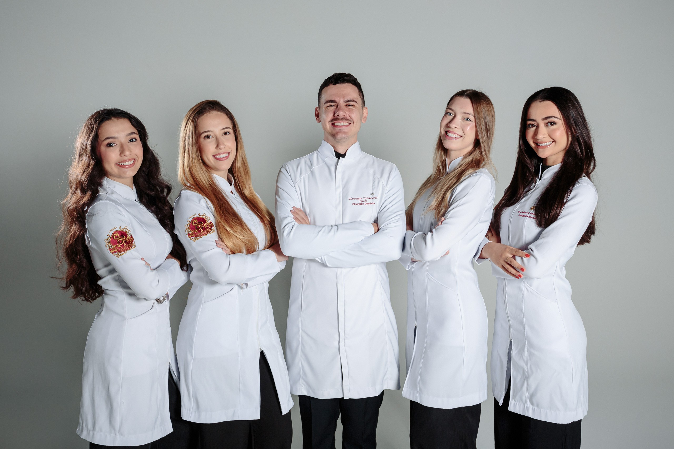 Fotografia de ensaio de formatura em estúdio e clinica de dentista para o Henrique em Itajaí