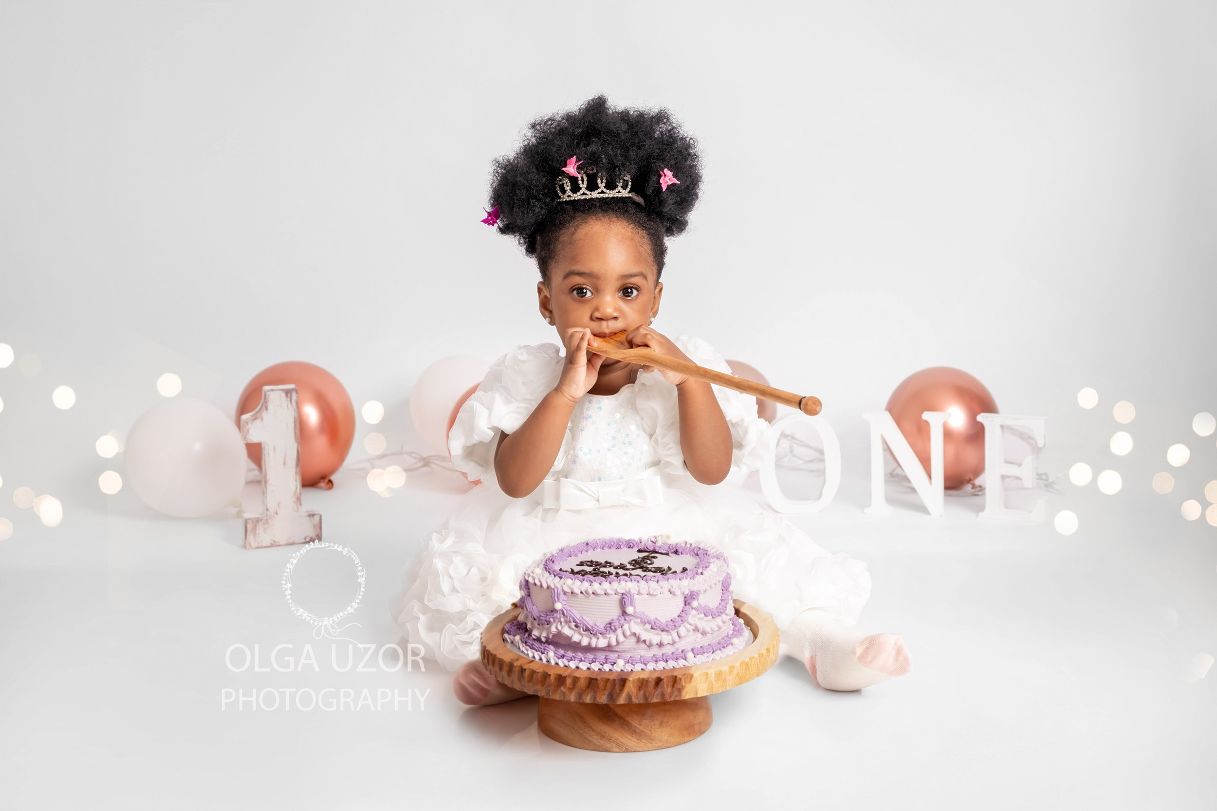 Cake smash photo session Hertfordshire, Stevenage. Stevenage, Hertfordshire family, maternity and newborn photographer