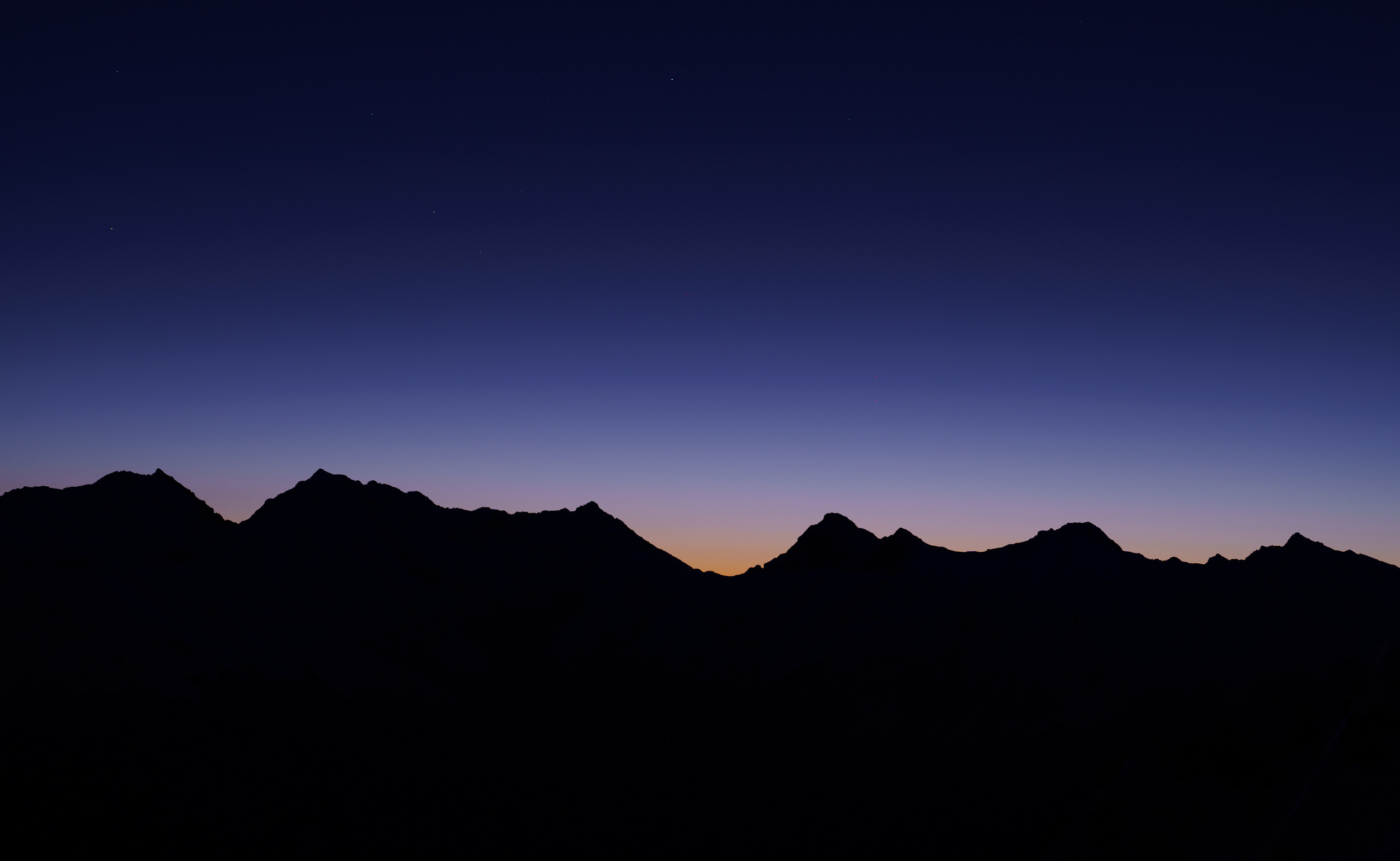 Sunrise in the mountains “Shelter of the Winds” 2256 m. Photographer Phuket