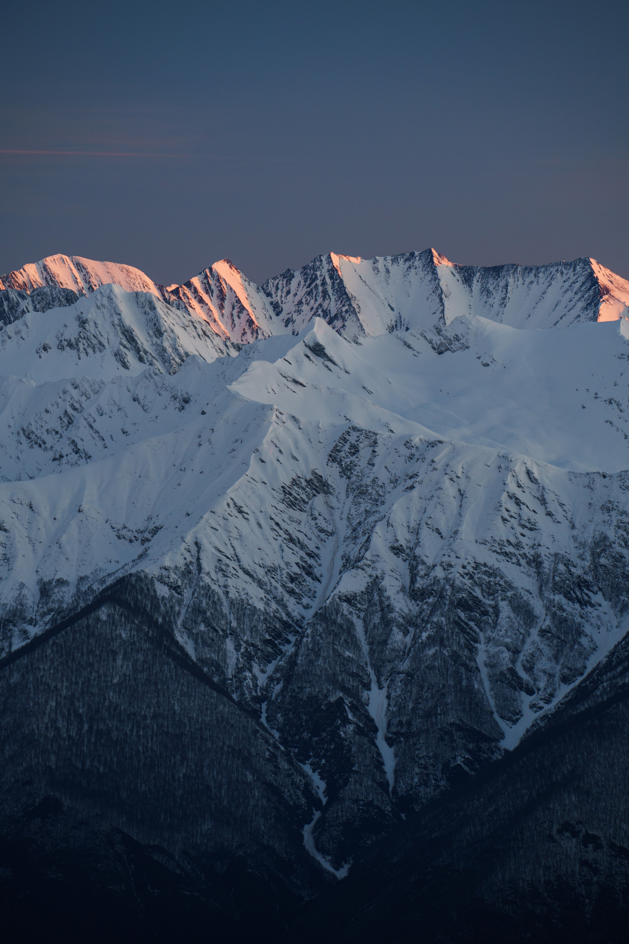 Sunrise in the mountains “Shelter of the Winds” 2256 m. Photographer Phuket