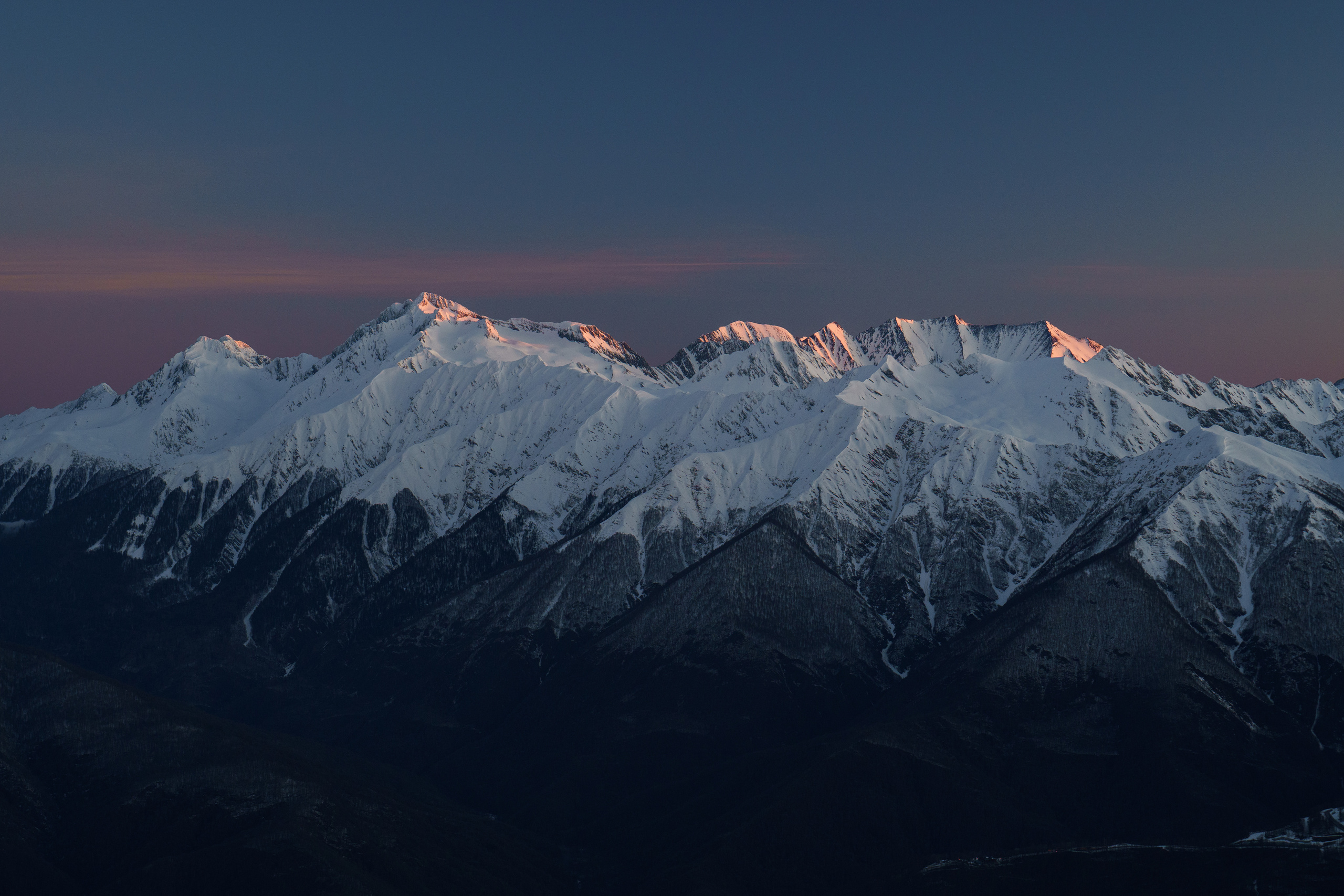 Sunrise in the mountains “Shelter of the Winds” 2256 m. Photographer Phuket