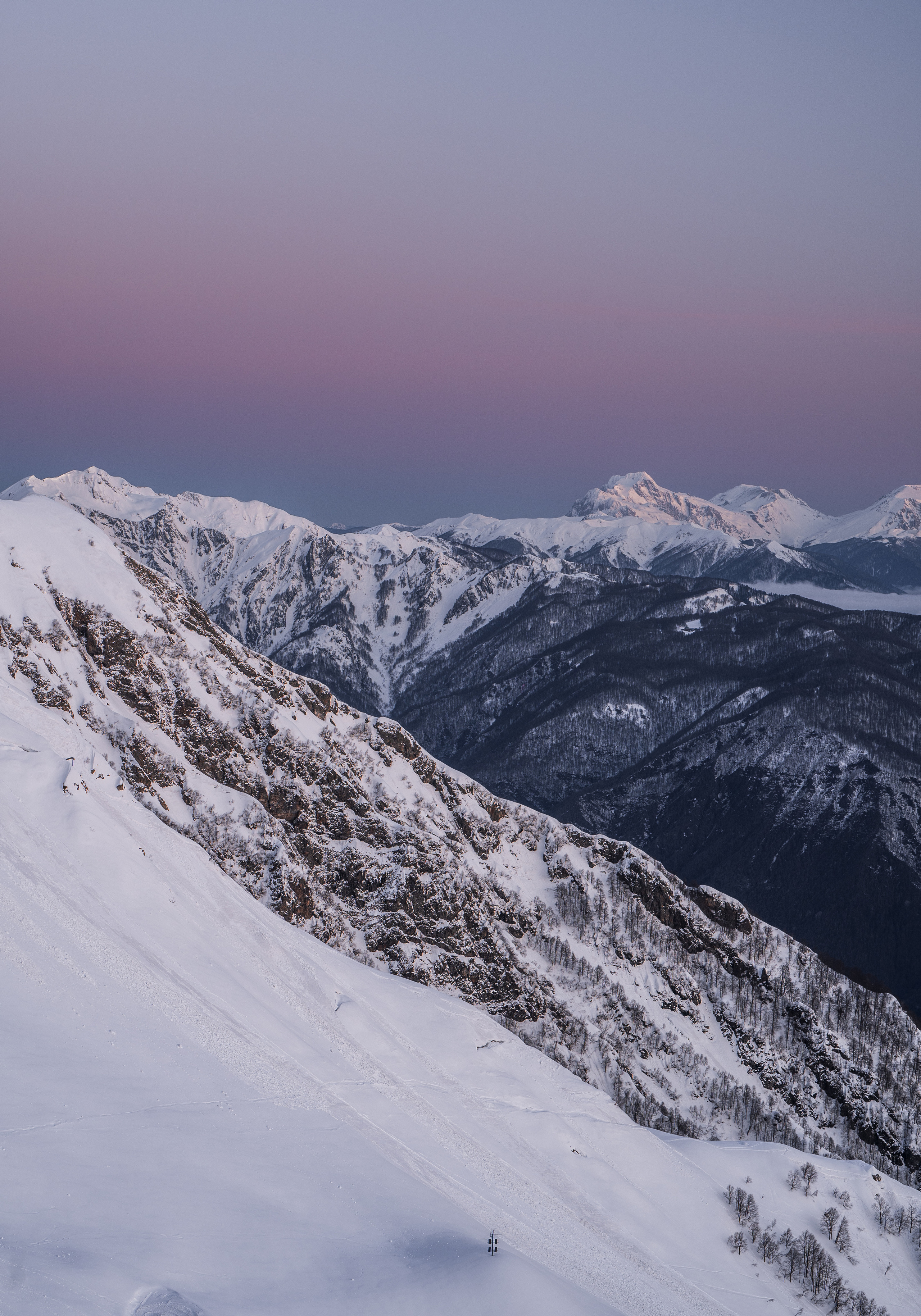 Sunrise in the mountains “Shelter of the Winds” 2256 m. Photographer Phuket