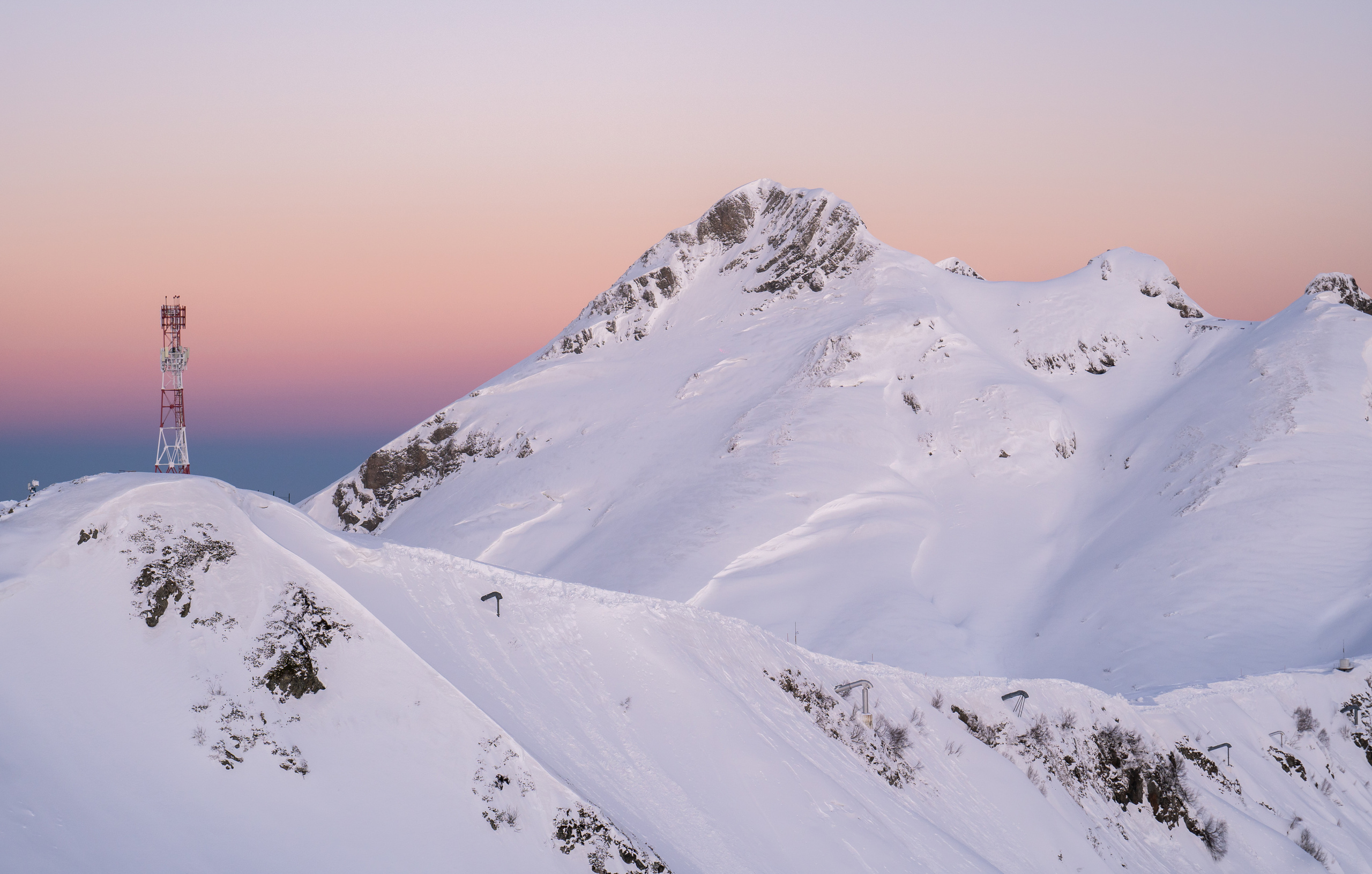 Sunrise in the mountains “Shelter of the Winds” 2256 m. Photographer Phuket