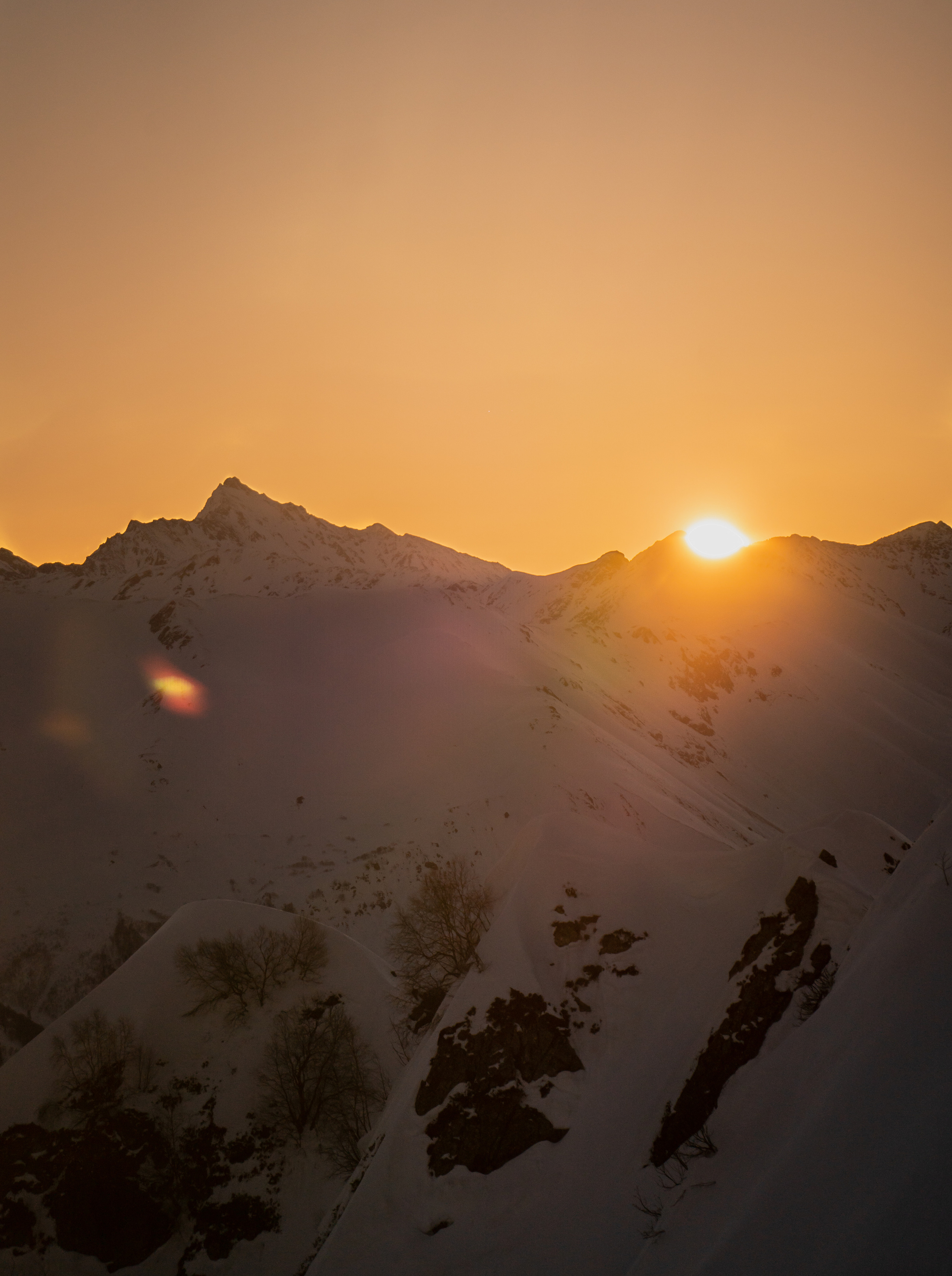 Sunrise in the mountains “Shelter of the Winds” 2256 m. Photographer Phuket