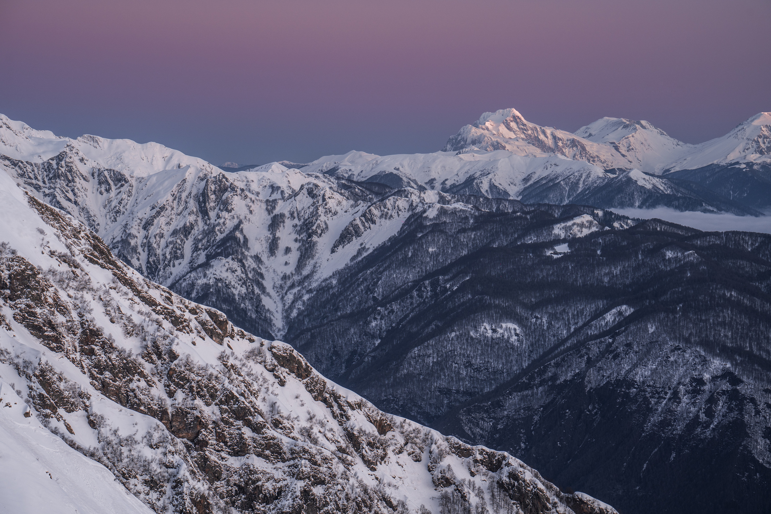 Sunrise in the mountains “Shelter of the Winds” 2256 m. Photographer Phuket