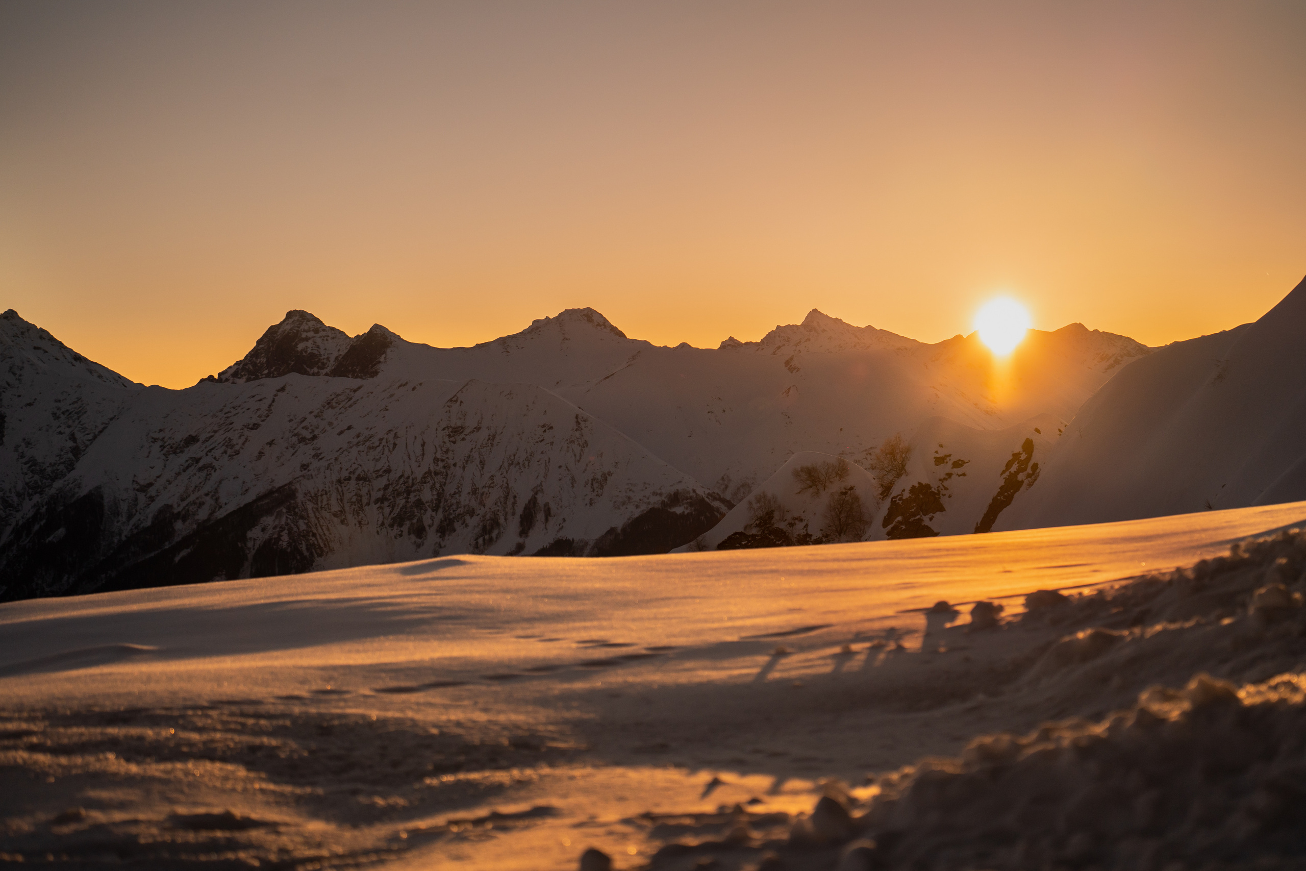 Sunrise in the mountains “Shelter of the Winds” 2256 m. Photographer Phuket