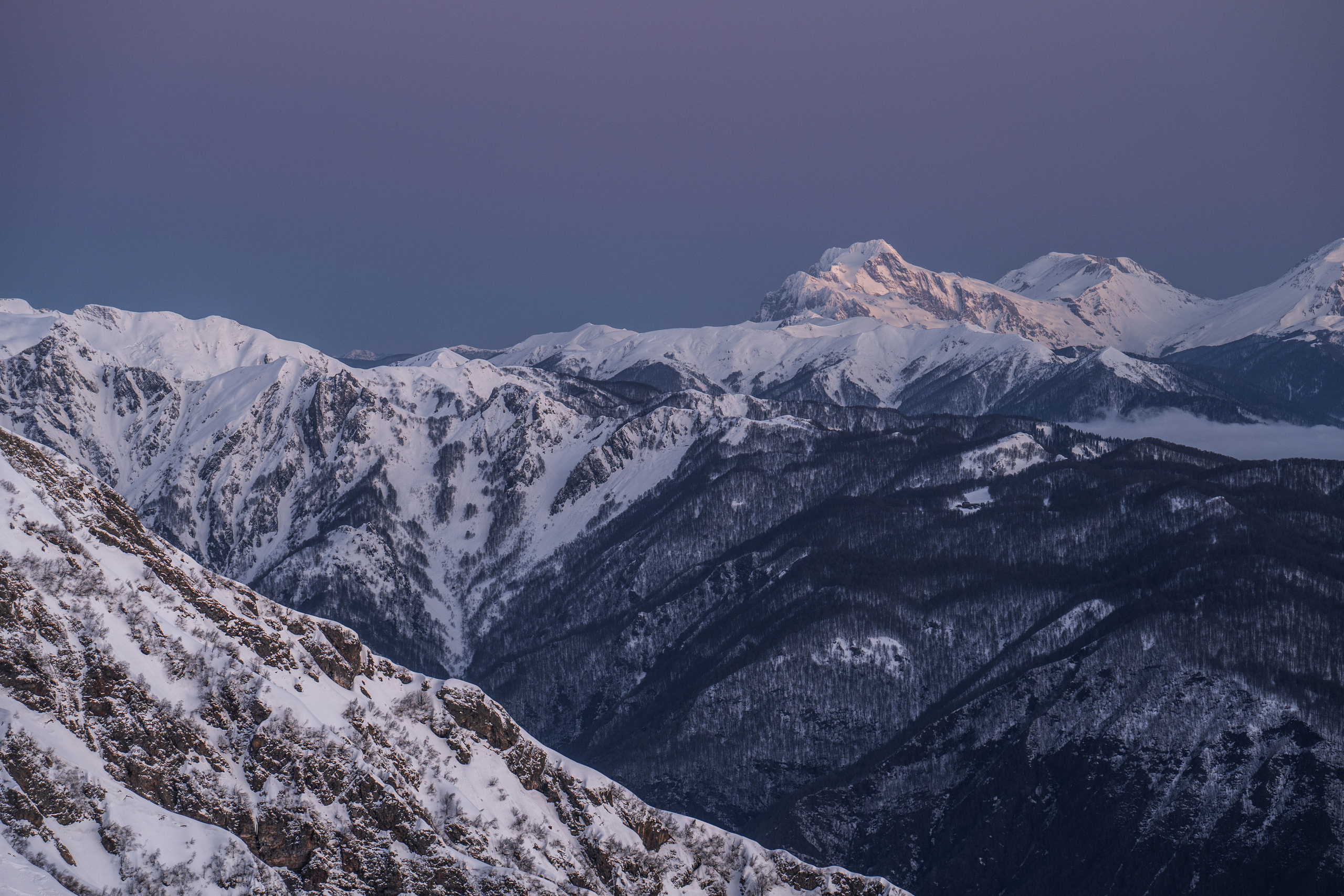 Sunrise in the mountains “Shelter of the Winds” 2256 m. Photographer Phuket