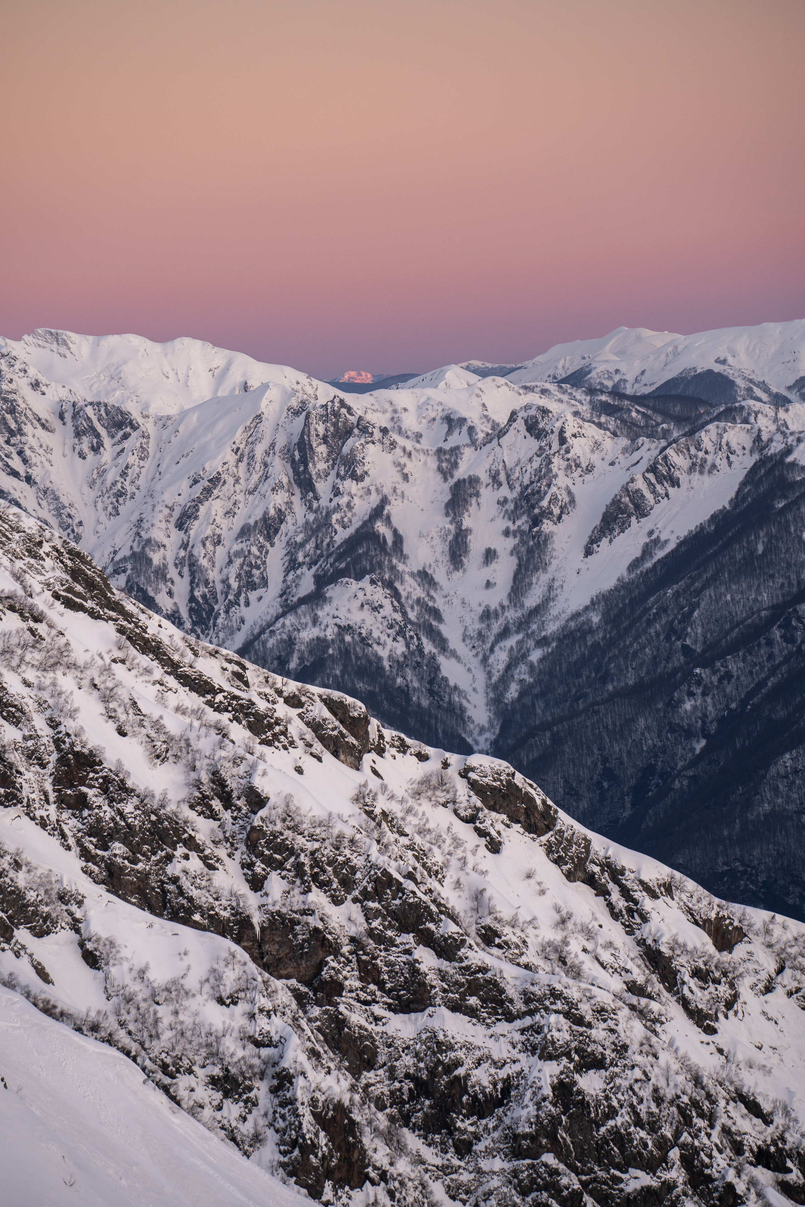 Sunrise in the mountains “Shelter of the Winds” 2256 m. Photographer Phuket
