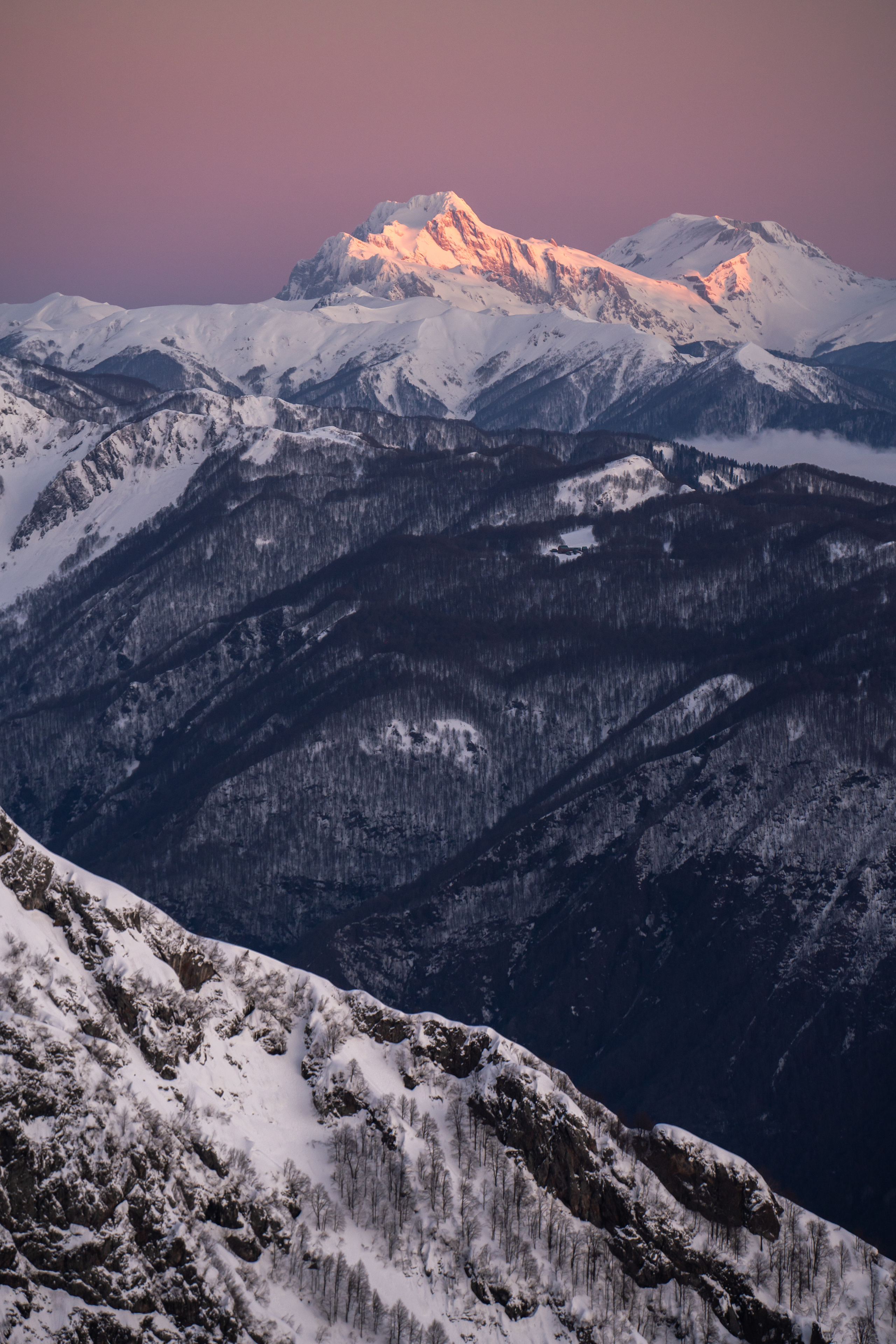 Sunrise in the mountains “Shelter of the Winds” 2256 m. Photographer Phuket