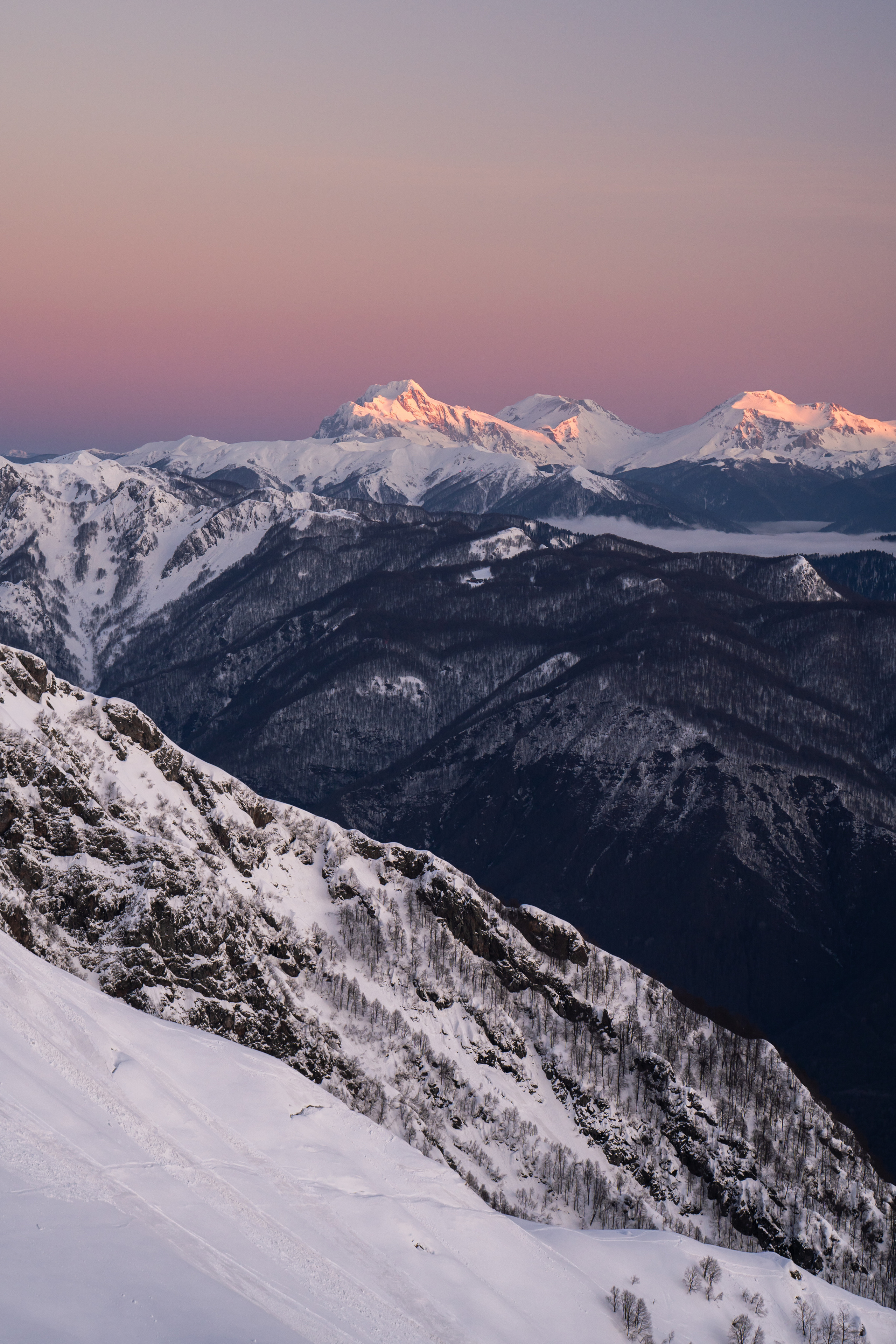 Sunrise in the mountains “Shelter of the Winds” 2256 m. Photographer Phuket