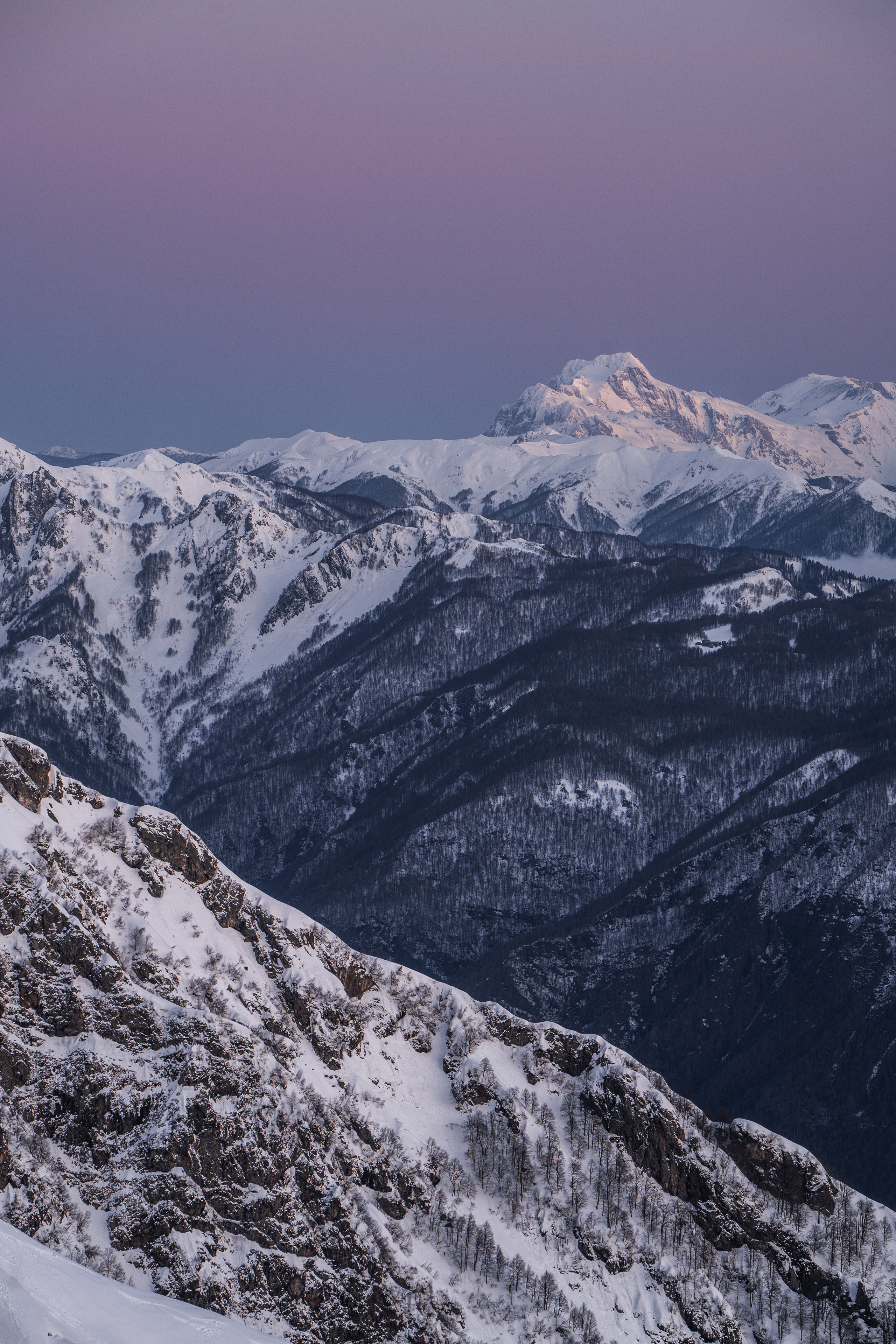 Sunrise in the mountains “Shelter of the Winds” 2256 m. Photographer Phuket