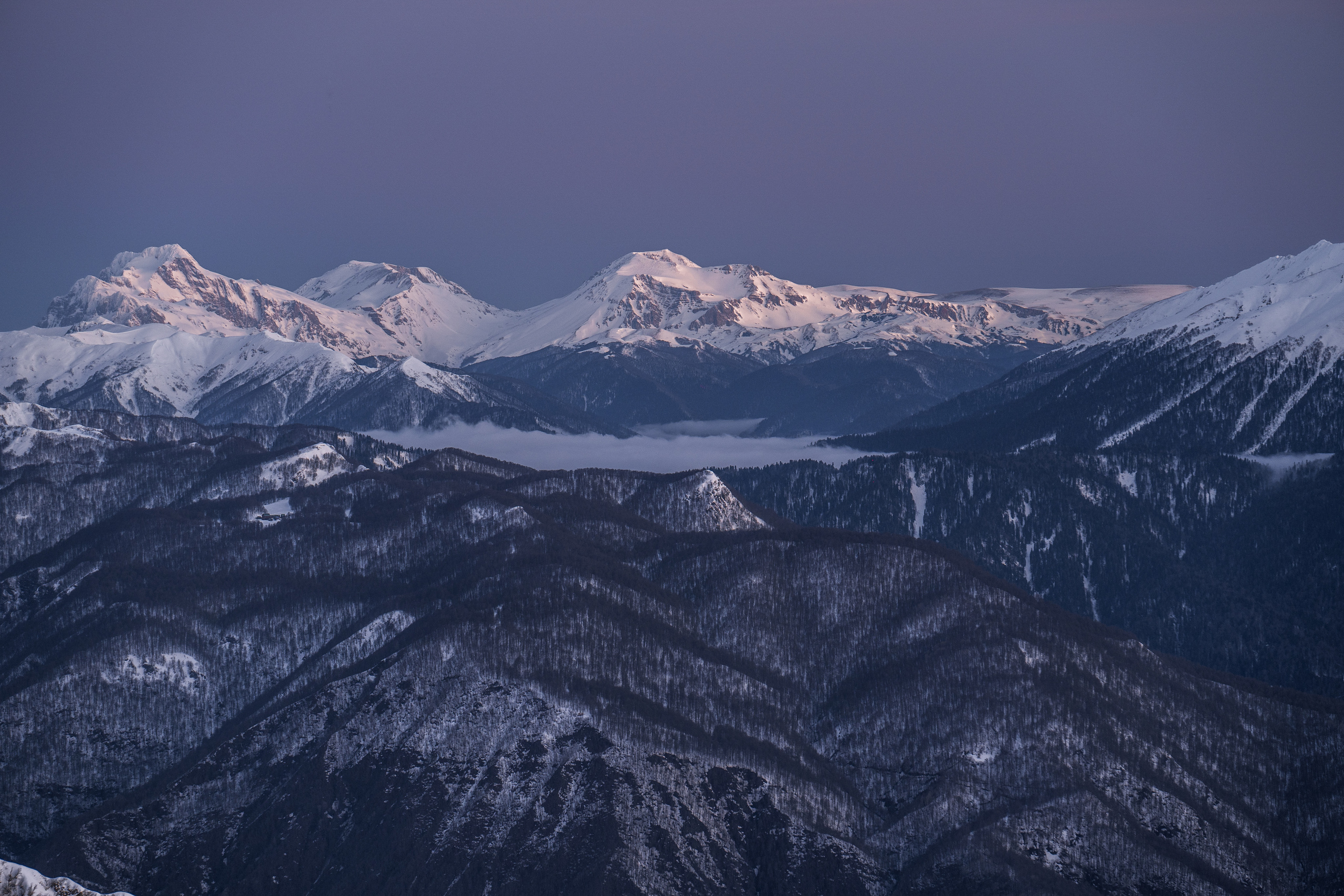 Sunrise in the mountains “Shelter of the Winds” 2256 m. Photographer Phuket