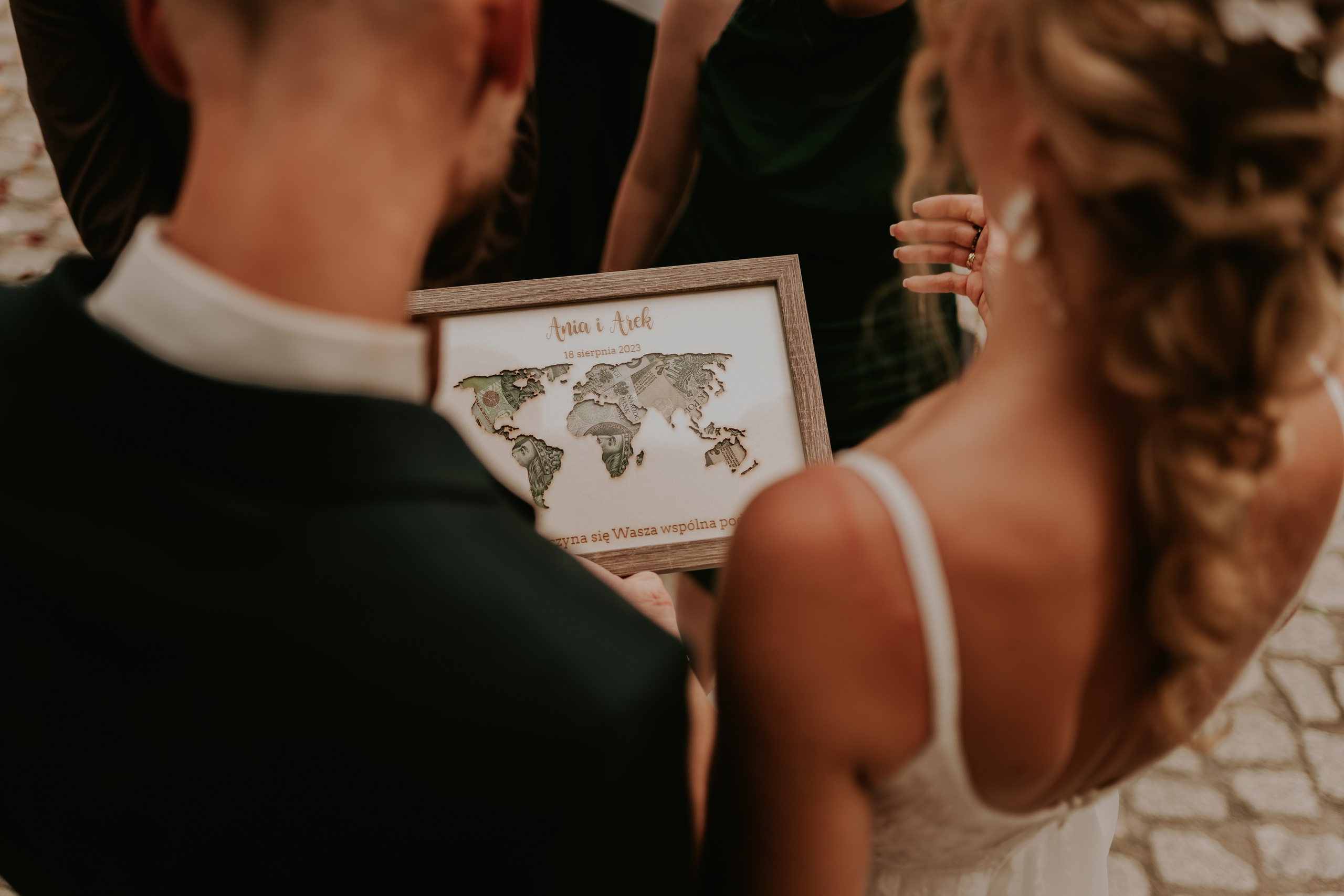 Dwór Wierzbno: plenerowy ślub pod wierzbą. Karkowskafoto - fotografia miłości