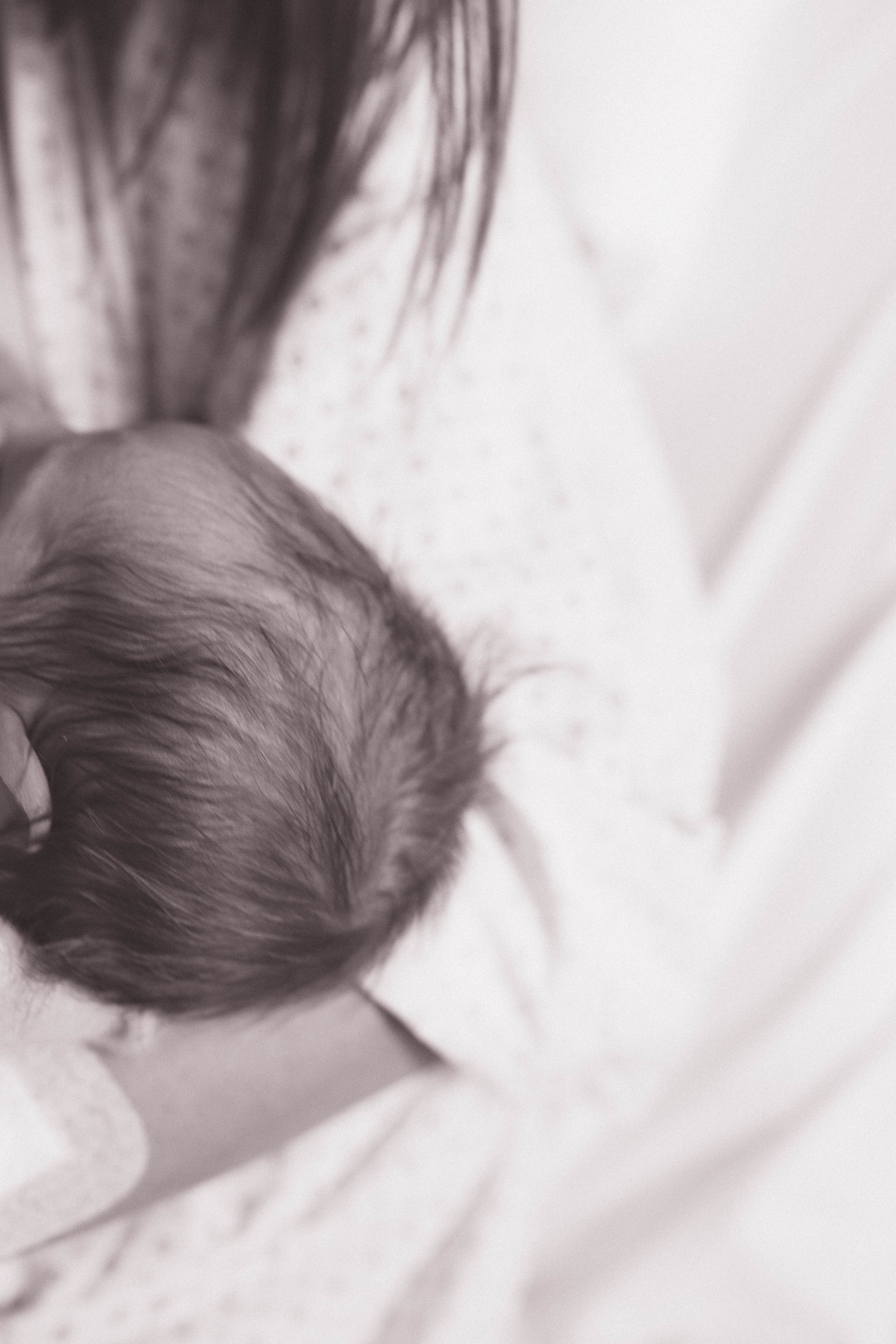 Poveste la nastere (naturala/cezariana) INSPIRA. Madalina Beda- Artist vizual, fotograf, doula la nastere, consultant babywearing Brasov si in toata tara