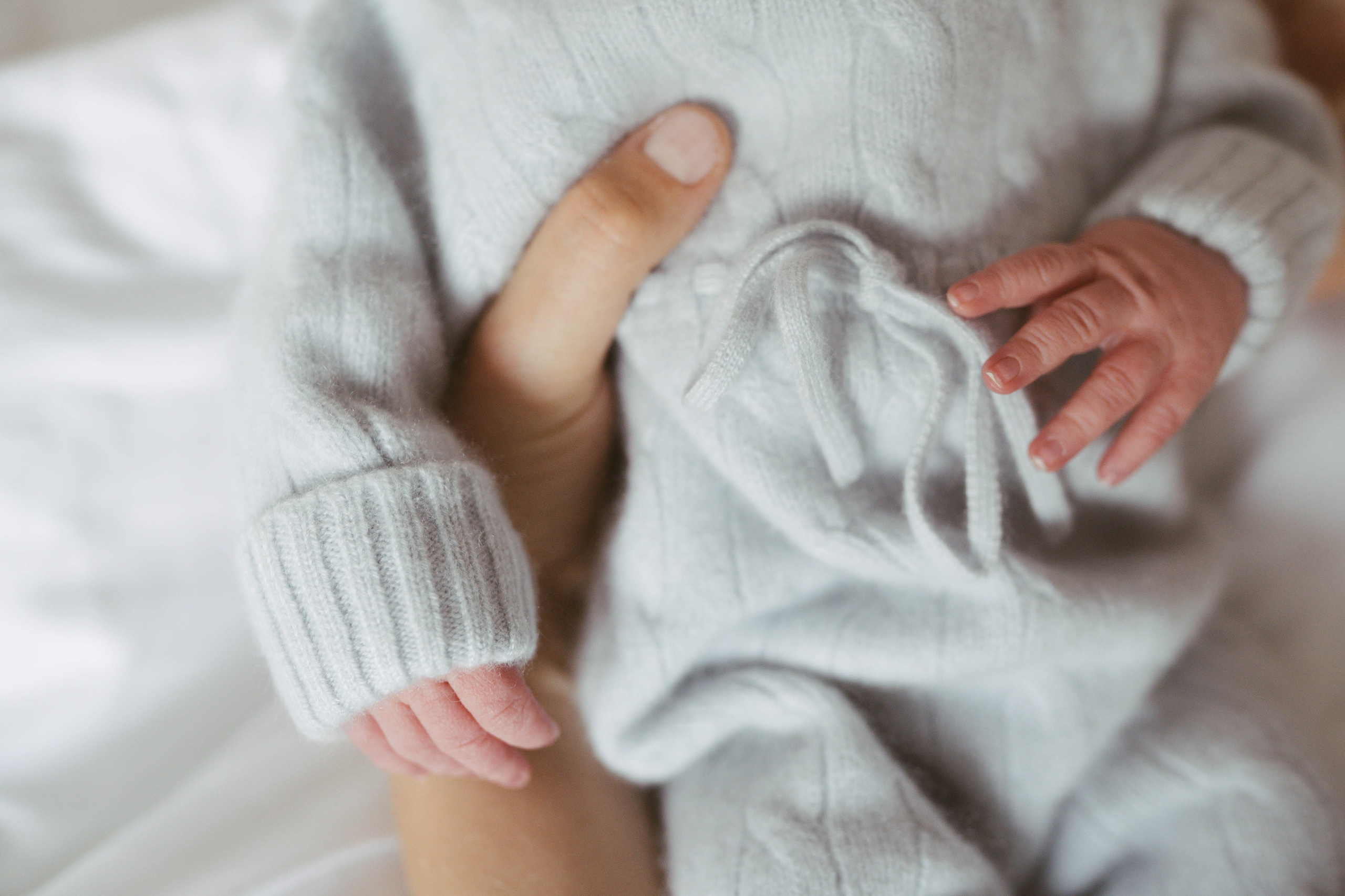 Poveste la nastere (naturala/cezariana) INSPIRA. Madalina Beda- Artist vizual, fotograf, doula la nastere, consultant babywearing Brasov si in toata tara