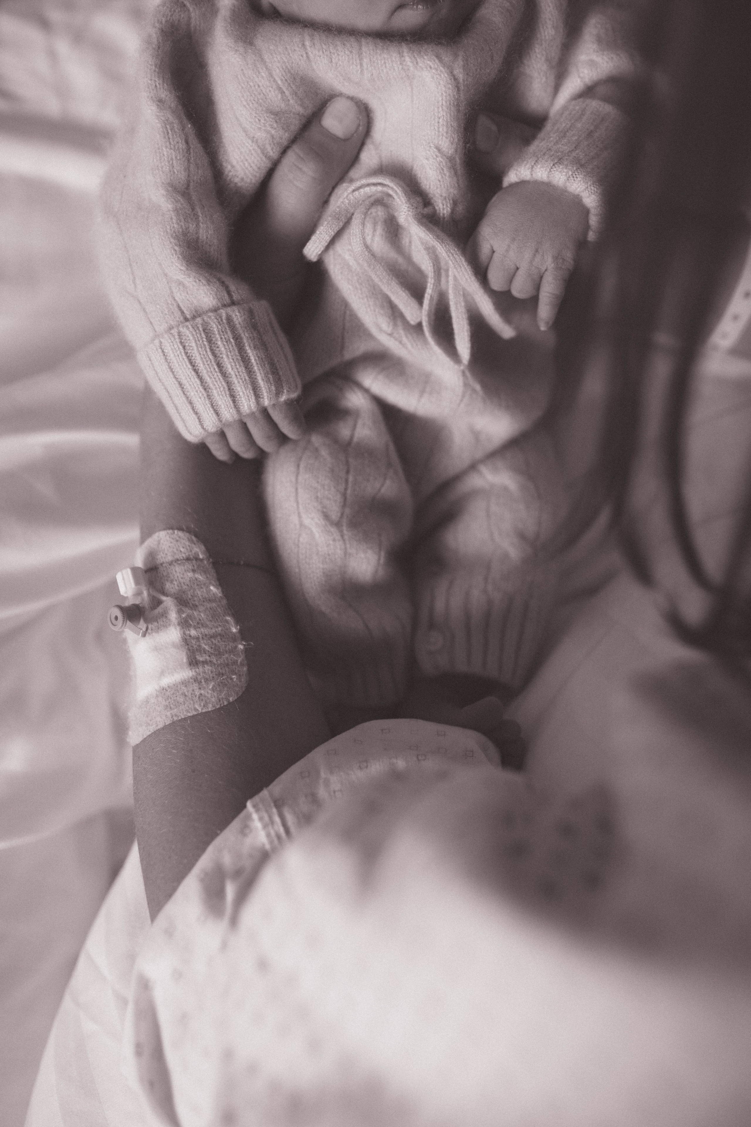 Poveste la nastere (naturala/cezariana) INSPIRA. Madalina Beda- Artist vizual, fotograf, doula la nastere, consultant babywearing Brasov si in toata tara
