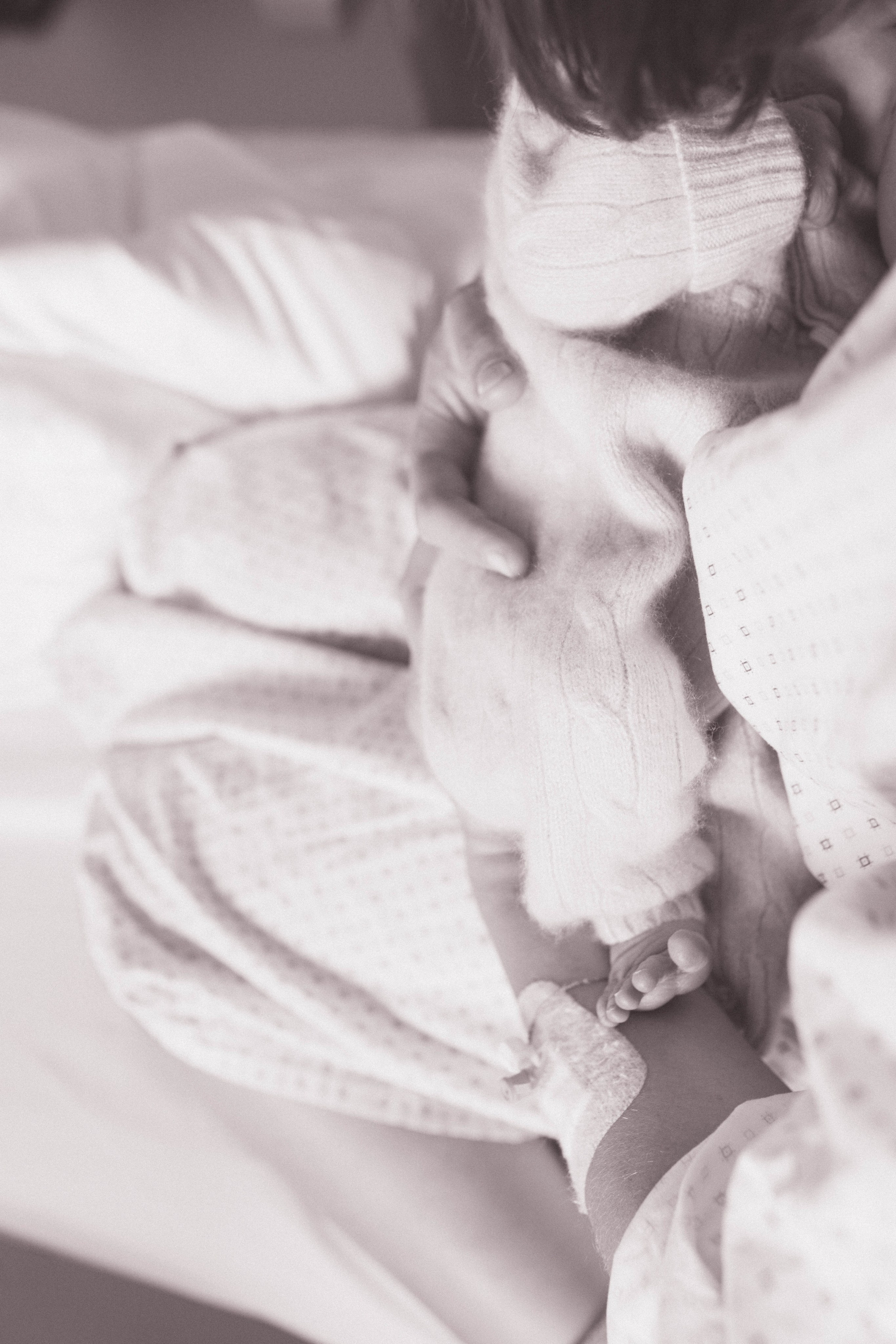 Poveste la nastere (naturala/cezariana) INSPIRA. Madalina Beda- Artist vizual, fotograf, doula la nastere, consultant babywearing Brasov si in toata tara