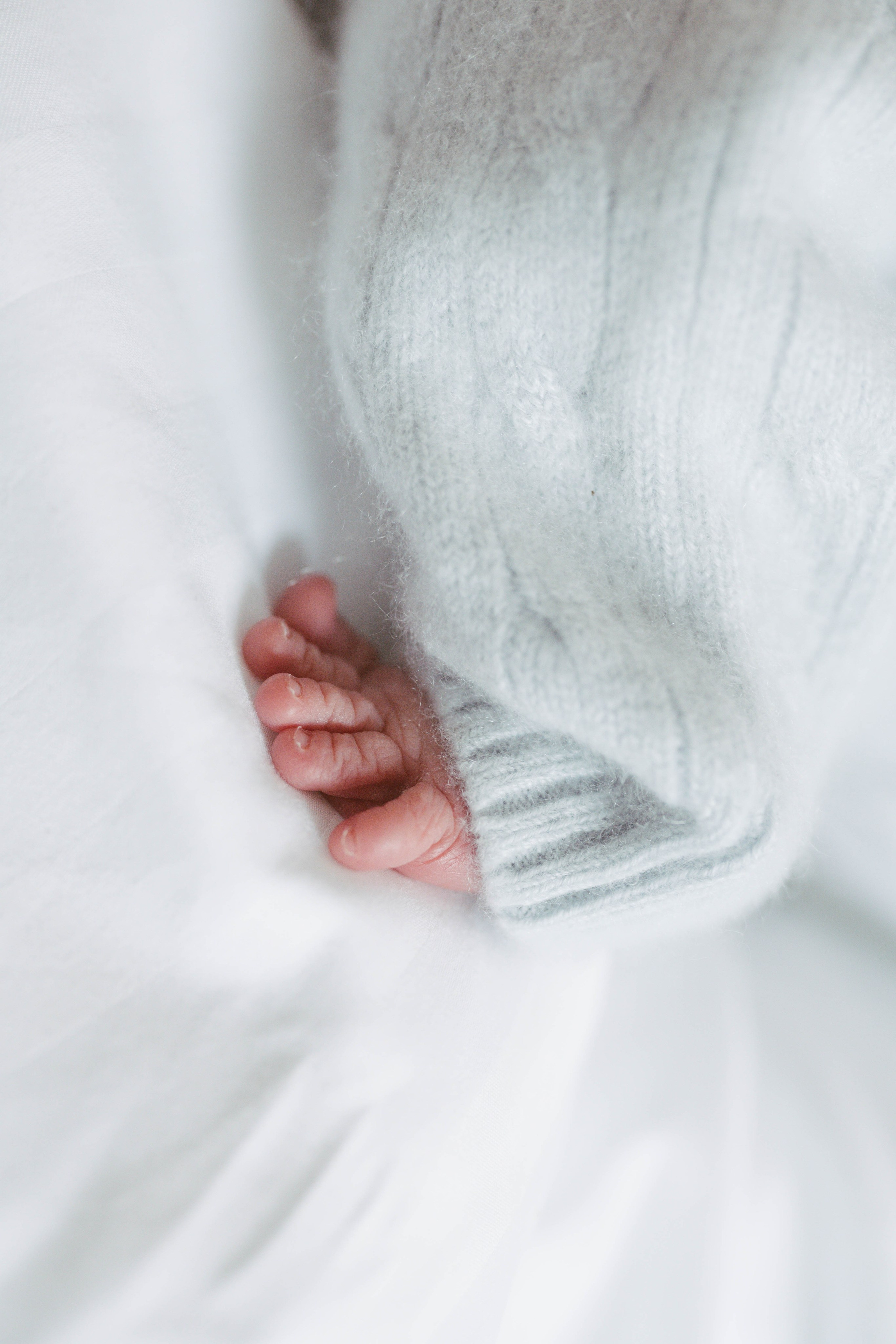 Poveste la nastere (naturala/cezariana) INSPIRA. Madalina Beda- Artist vizual, fotograf, doula la nastere, consultant babywearing Brasov si in toata tara