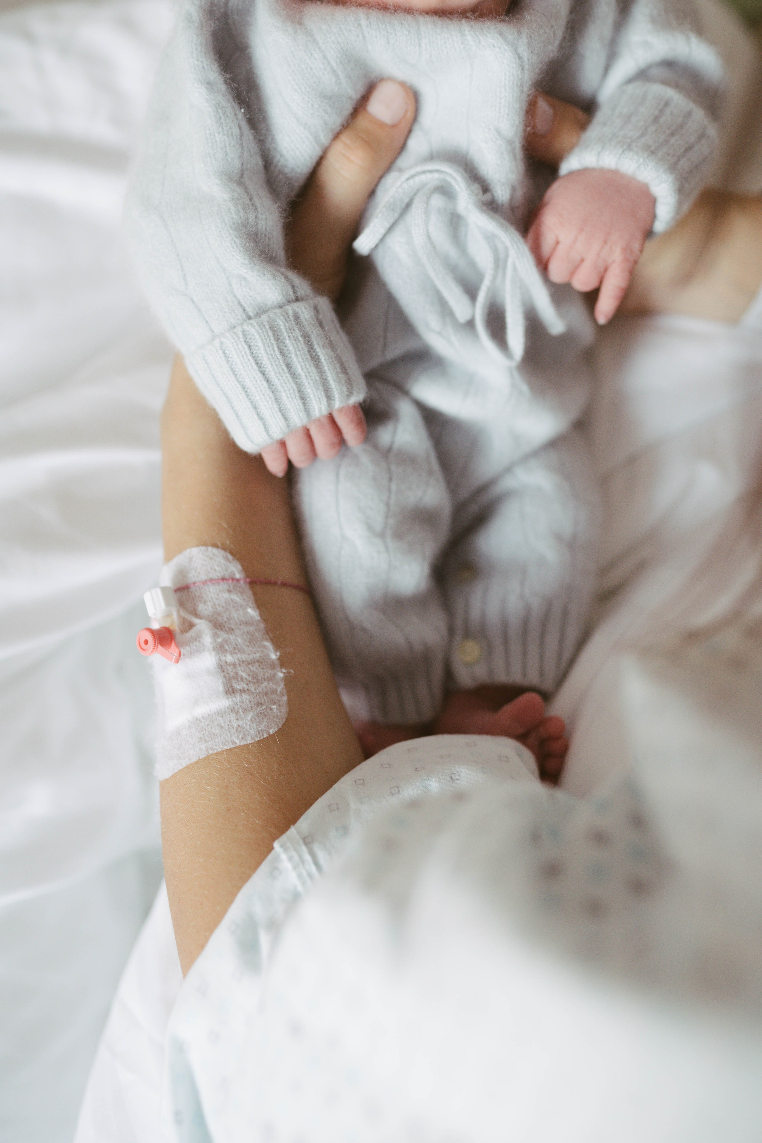 Poveste la nastere (naturala/cezariana) INSPIRA. Madalina Beda- Artist vizual, fotograf, doula la nastere, consultant babywearing Brasov si in toata tara