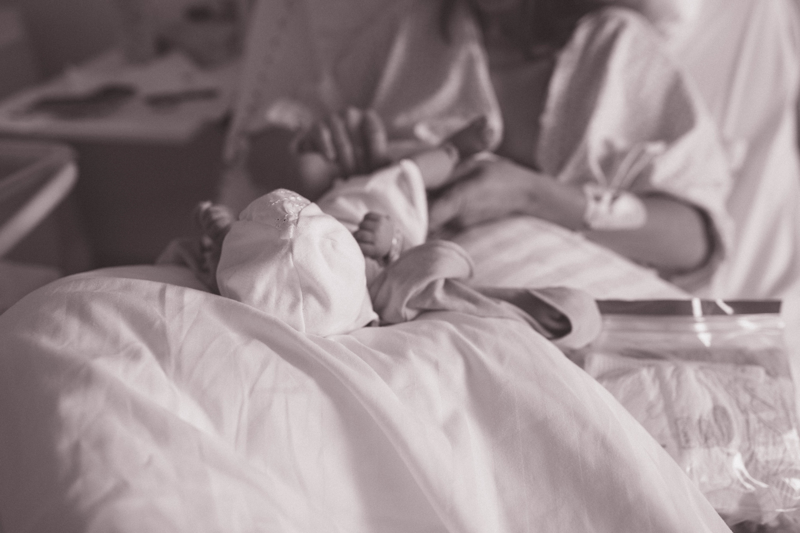 Poveste la nastere (naturala/cezariana) INSPIRA. Madalina Beda- Artist vizual, fotograf, doula la nastere, consultant babywearing Brasov si in toata tara