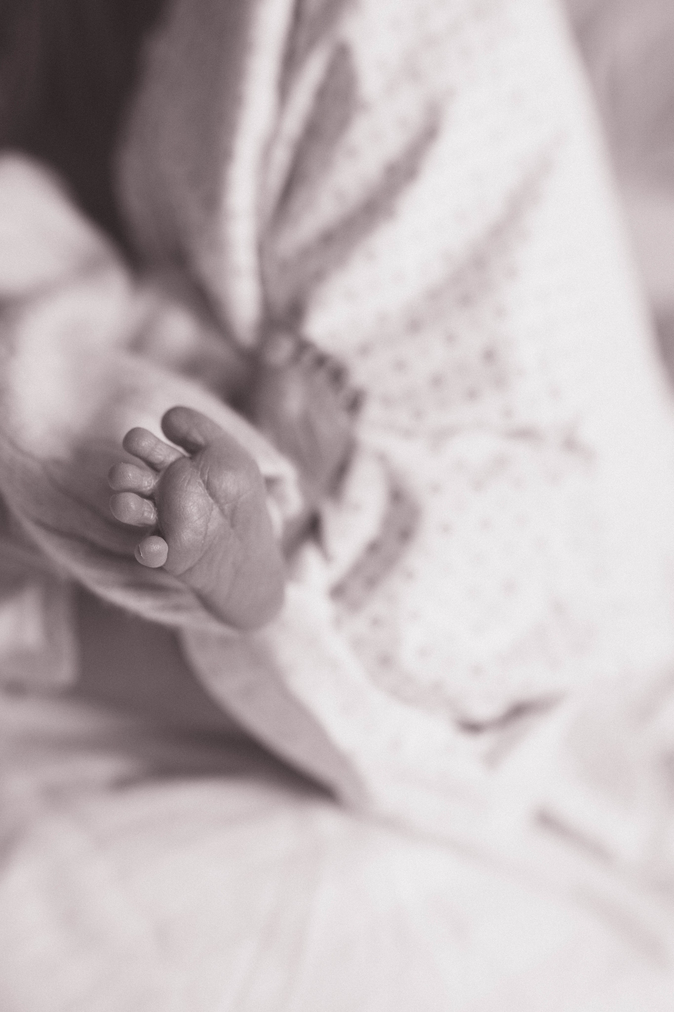 Poveste la nastere (naturala/cezariana) INSPIRA. Madalina Beda- Artist vizual, fotograf, doula la nastere, consultant babywearing Brasov si in toata tara