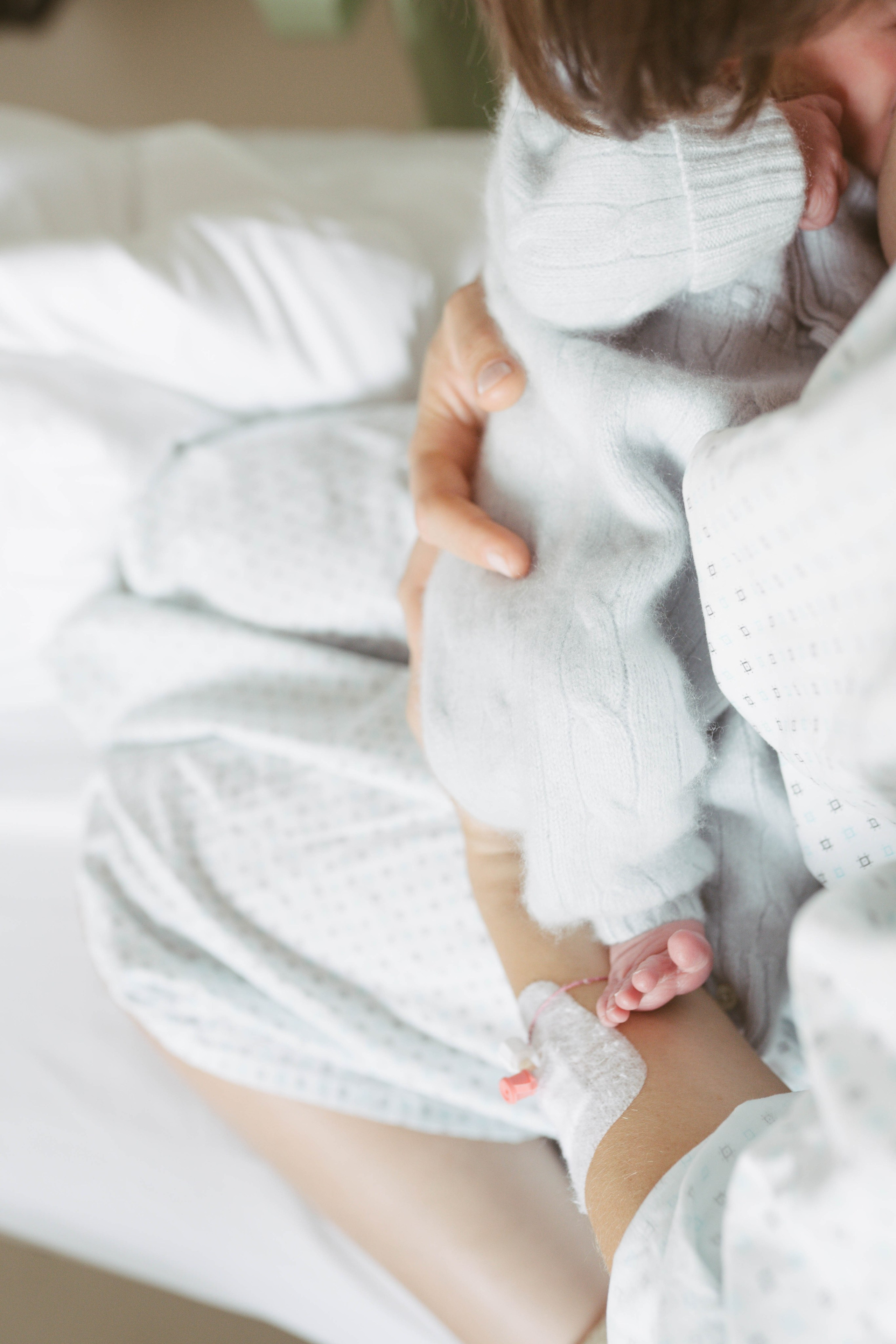 Poveste la nastere (naturala/cezariana) INSPIRA. Madalina Beda- Artist vizual, fotograf, doula la nastere, consultant babywearing Brasov si in toata tara