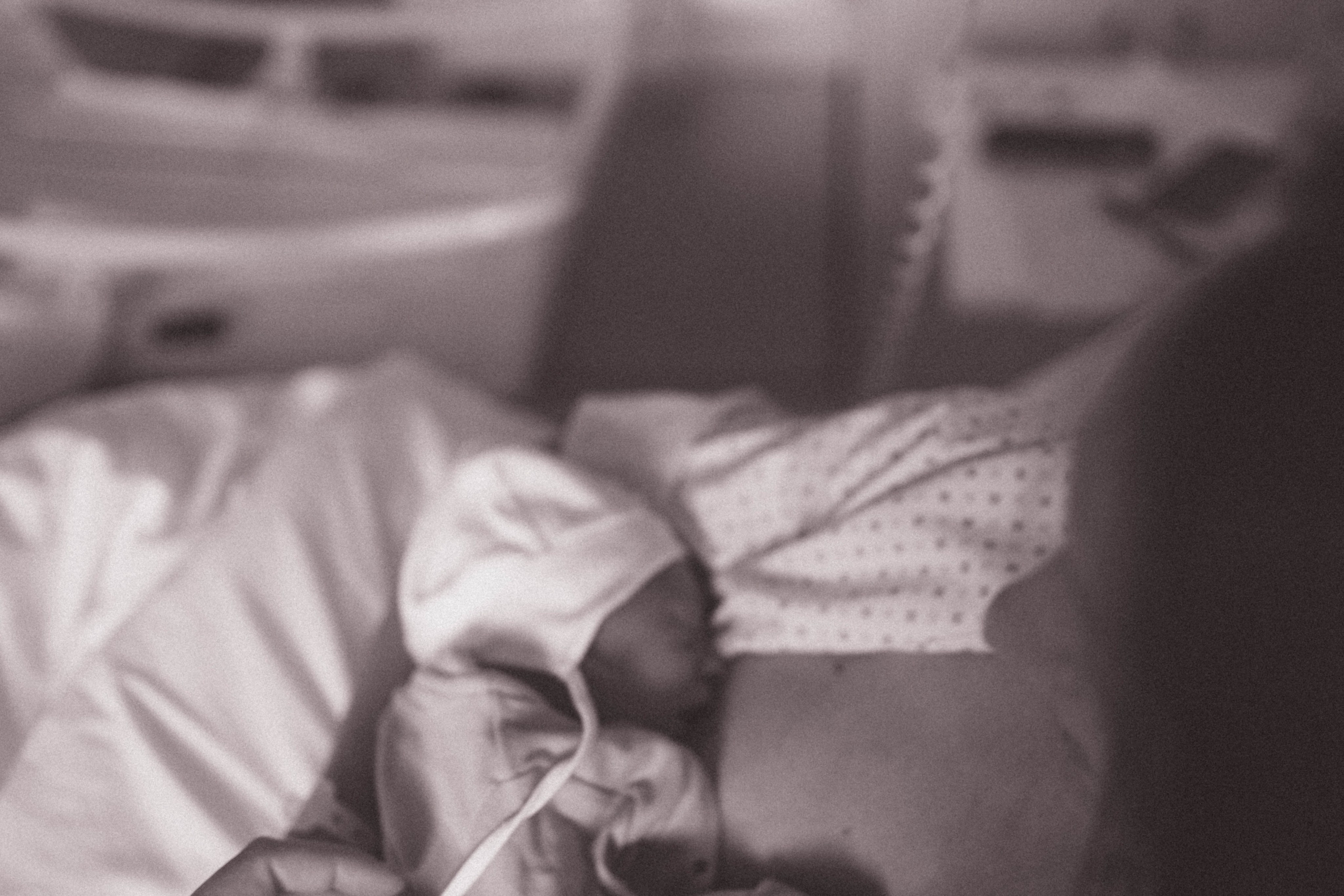 Poveste la nastere (naturala/cezariana) INSPIRA. Madalina Beda- Artist vizual, fotograf, doula la nastere, consultant babywearing Brasov si in toata tara