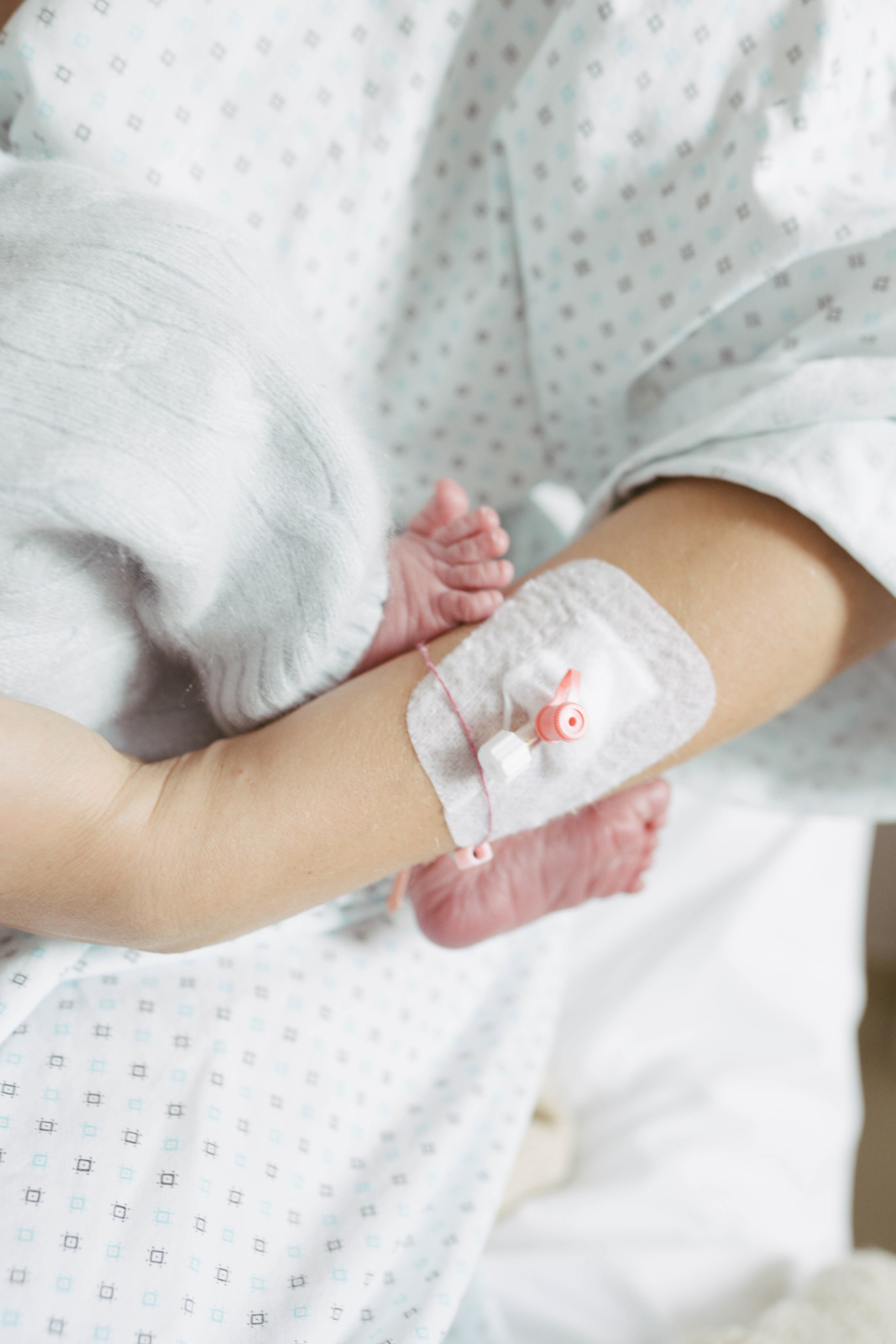 Poveste la nastere (naturala/cezariana) INSPIRA. Madalina Beda- Artist vizual, fotograf, doula la nastere, consultant babywearing Brasov si in toata tara