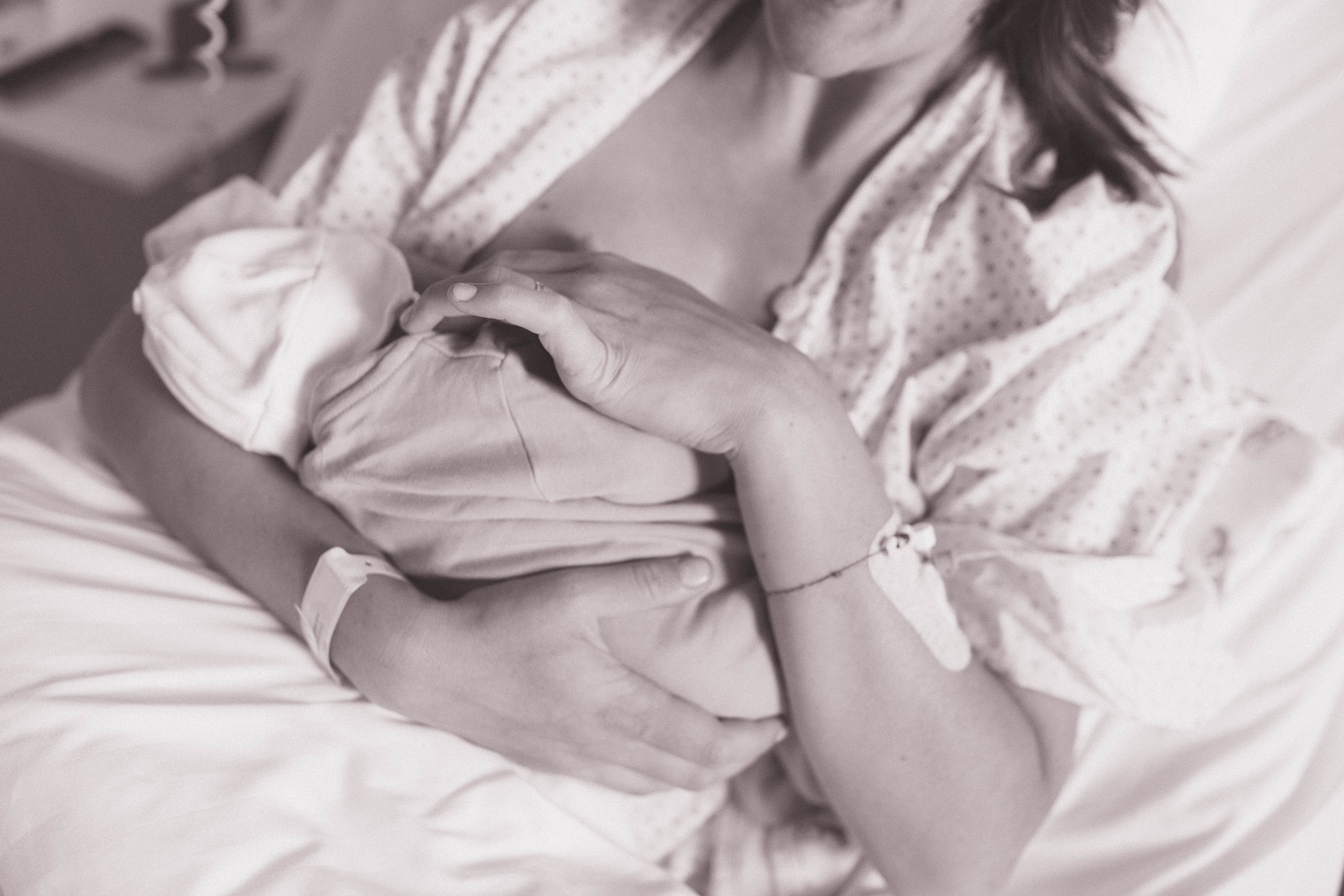 Poveste la nastere (naturala/cezariana) INSPIRA. Madalina Beda- Artist vizual, fotograf, doula la nastere, consultant babywearing Brasov si in toata tara