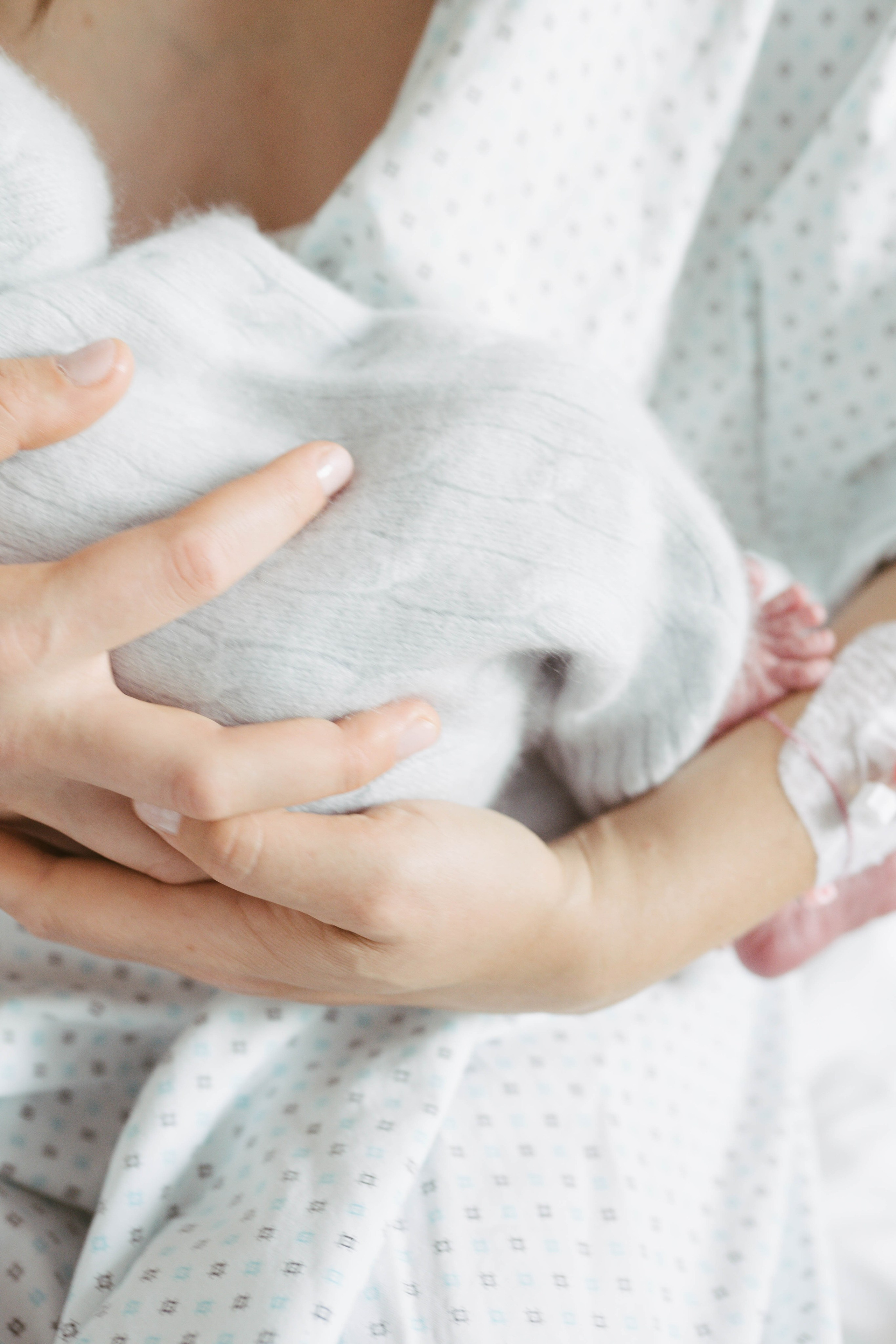 Poveste la nastere (naturala/cezariana) INSPIRA. Madalina Beda- Artist vizual, fotograf, doula la nastere, consultant babywearing Brasov si in toata tara