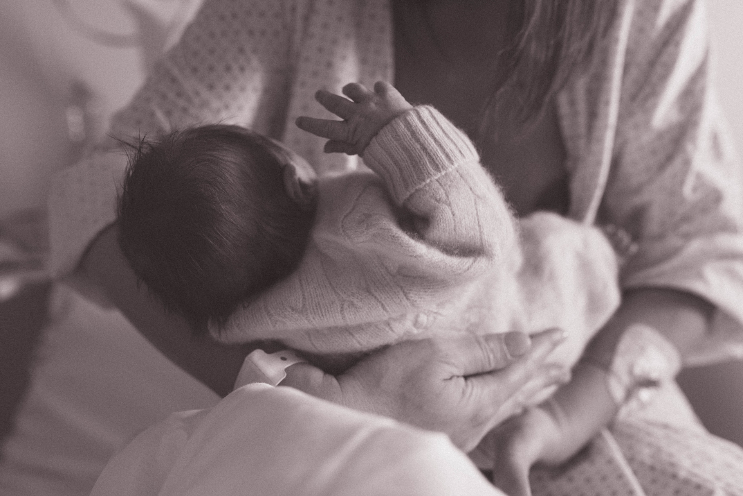Poveste la nastere (naturala/cezariana) INSPIRA. Madalina Beda- Artist vizual, fotograf, doula la nastere, consultant babywearing Brasov si in toata tara