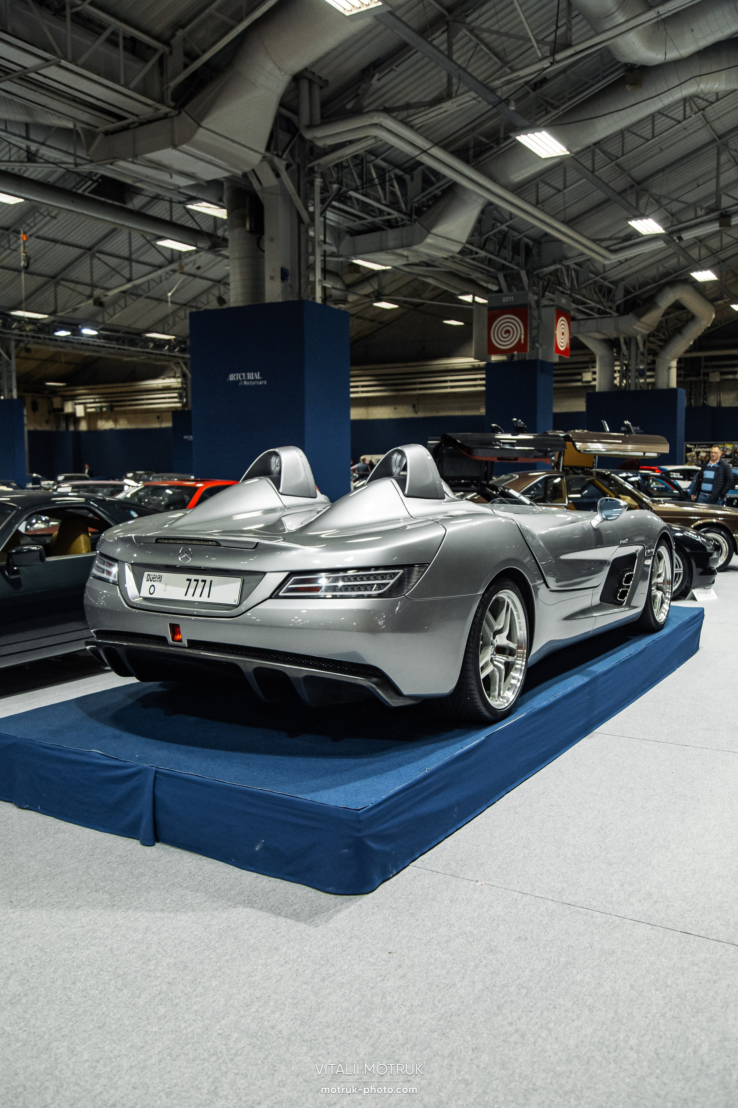 Retromobile 2023. Photographe de voitures à Paris — Vitalii Motruk