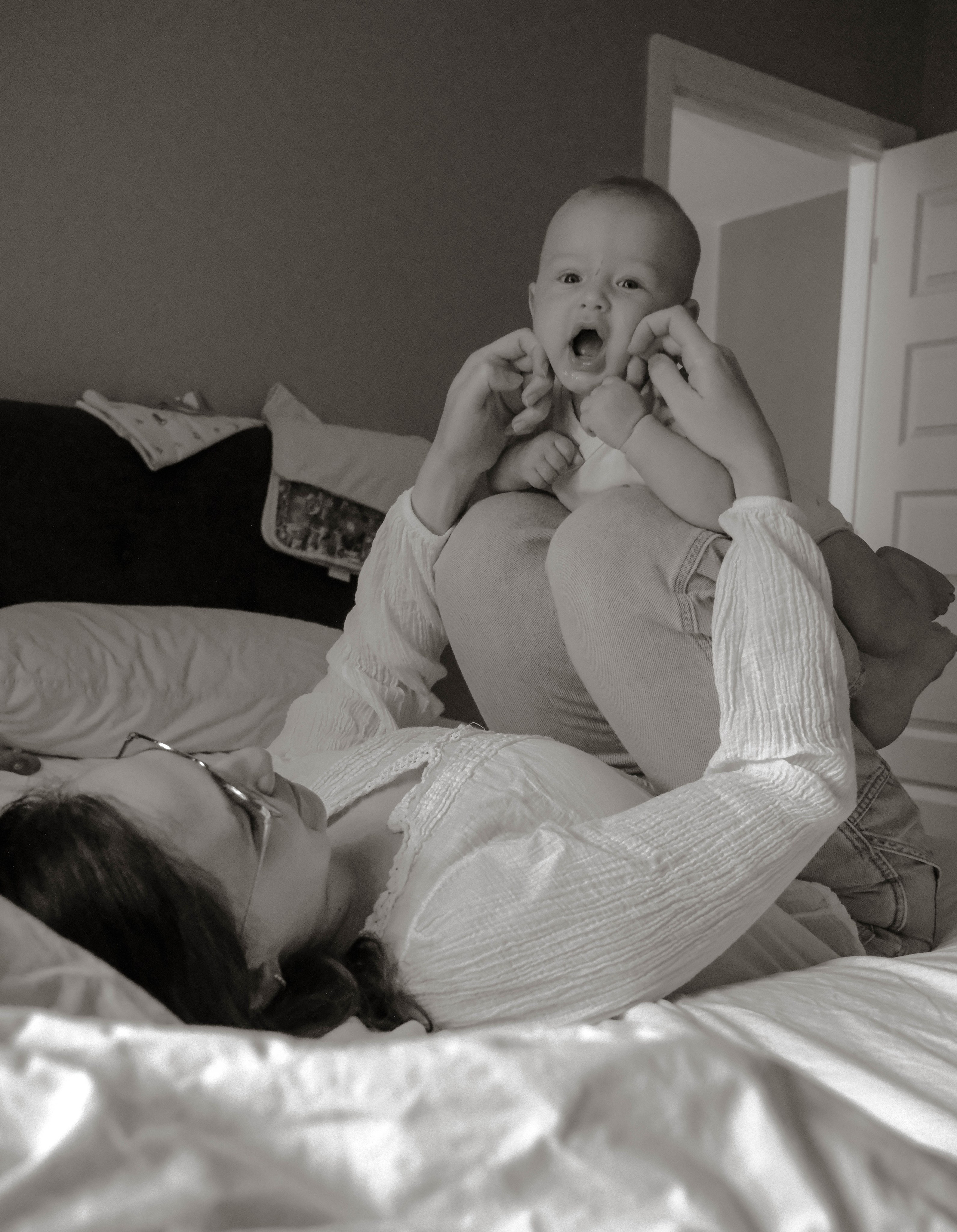 Happy moments, mom and a newborn photography, Montreal