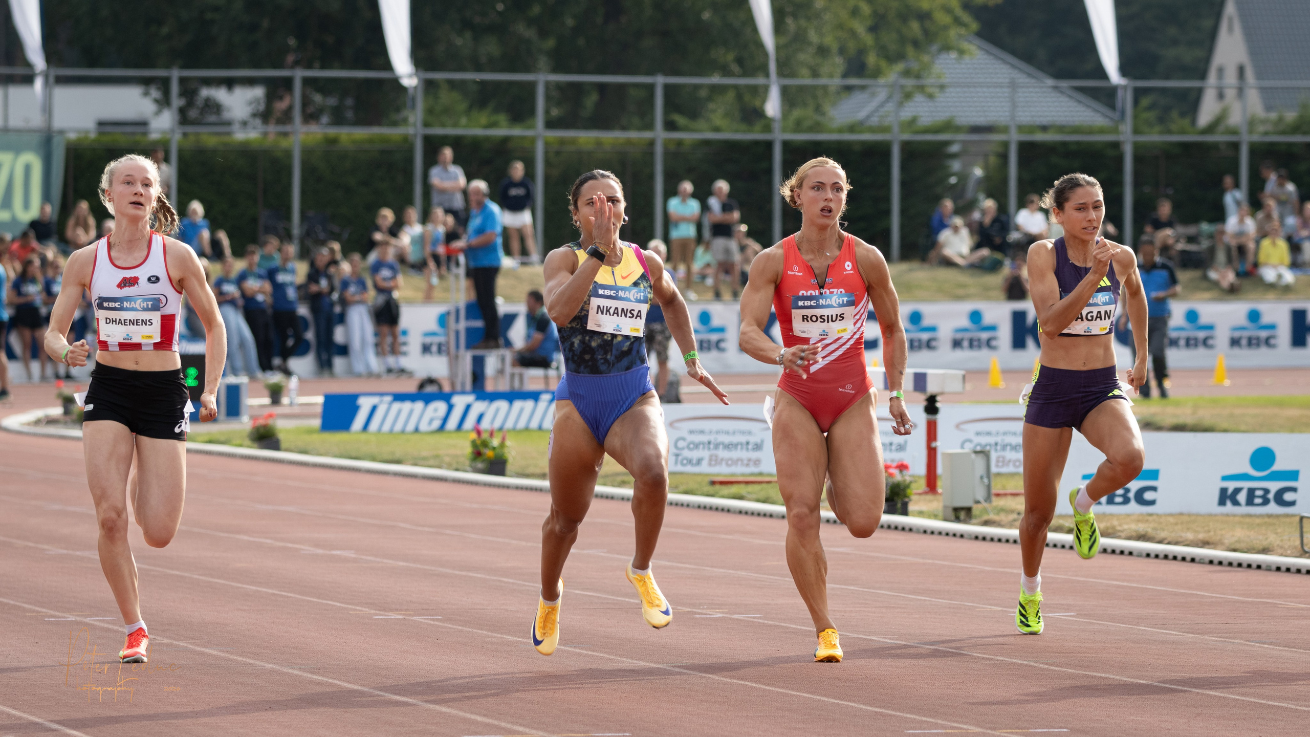 Nacht van de Atletiek. Peter Leduc is een passionele hobbyfotograaf uit België, gespecialiseerd in creatieve fotografie, visuele verhalen en unieke fotoprojecten