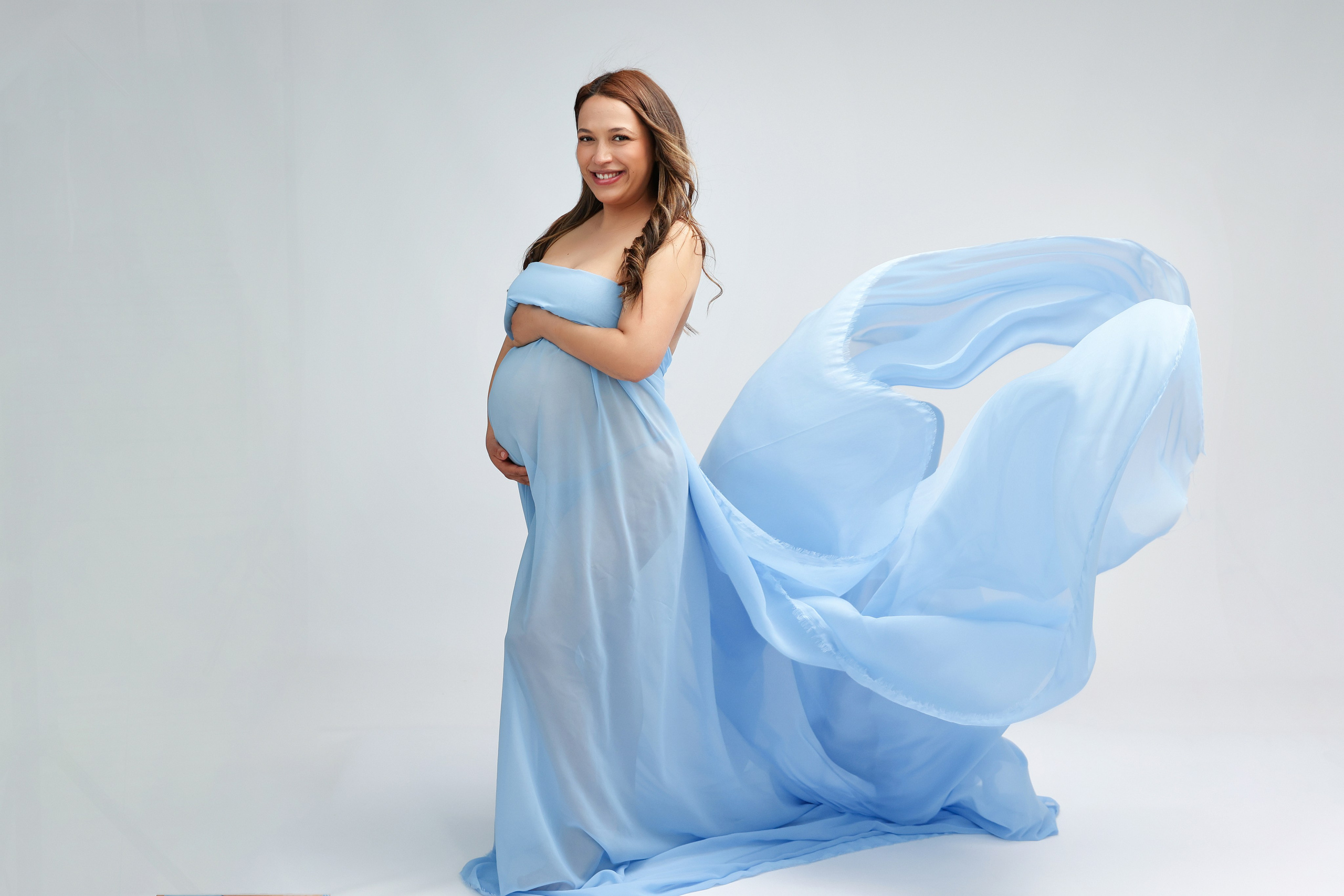 Nueva Sesión Embarazo En Estudio. Fotografía de Eventos, Embarazo y Familiar en Pirineos