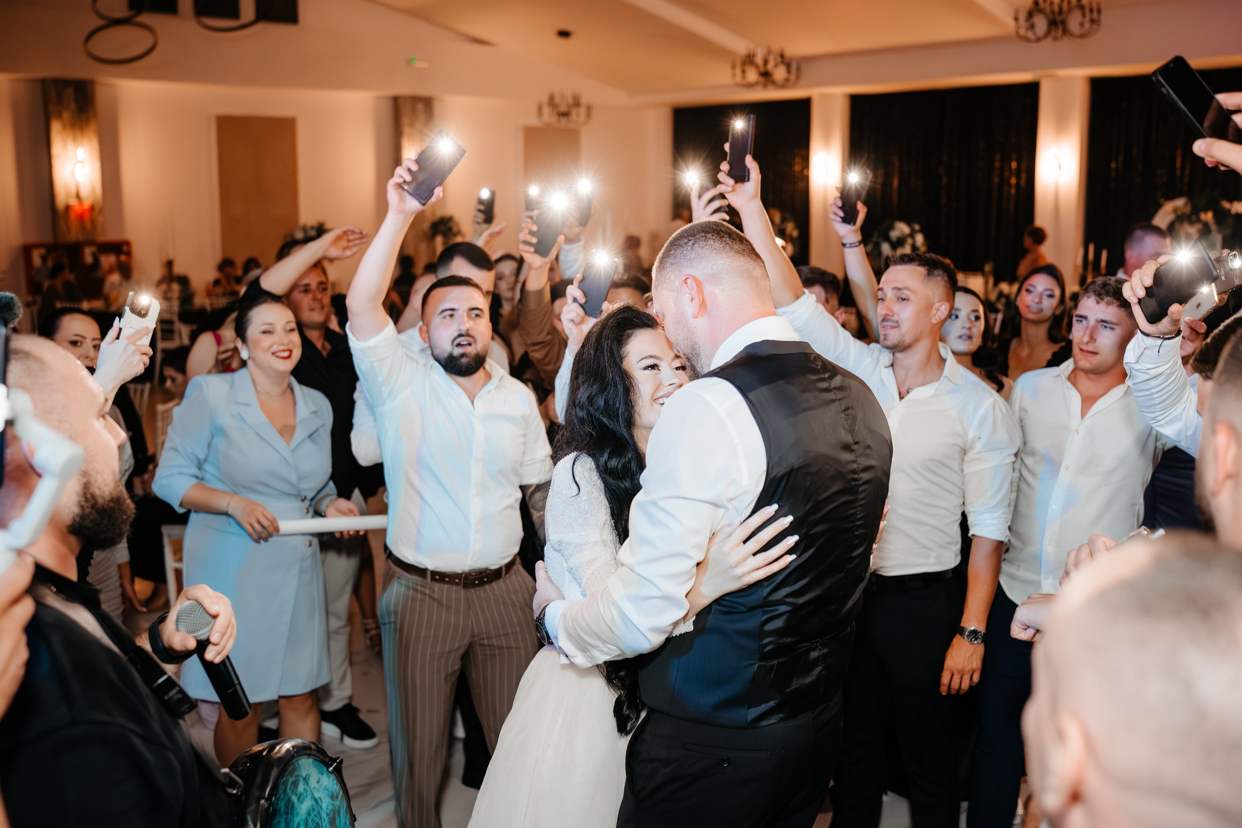 Catalina & Remus. Raw Studio. Fotograful tau de nunta!