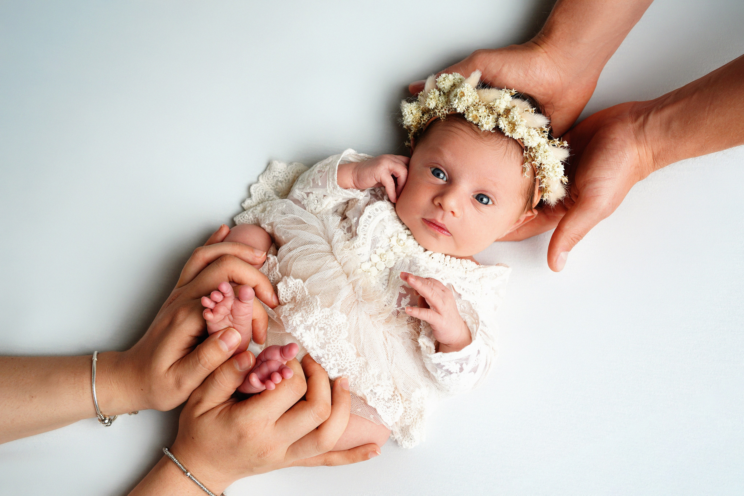 süße Lippen, winzige Finger, entspannte Babys