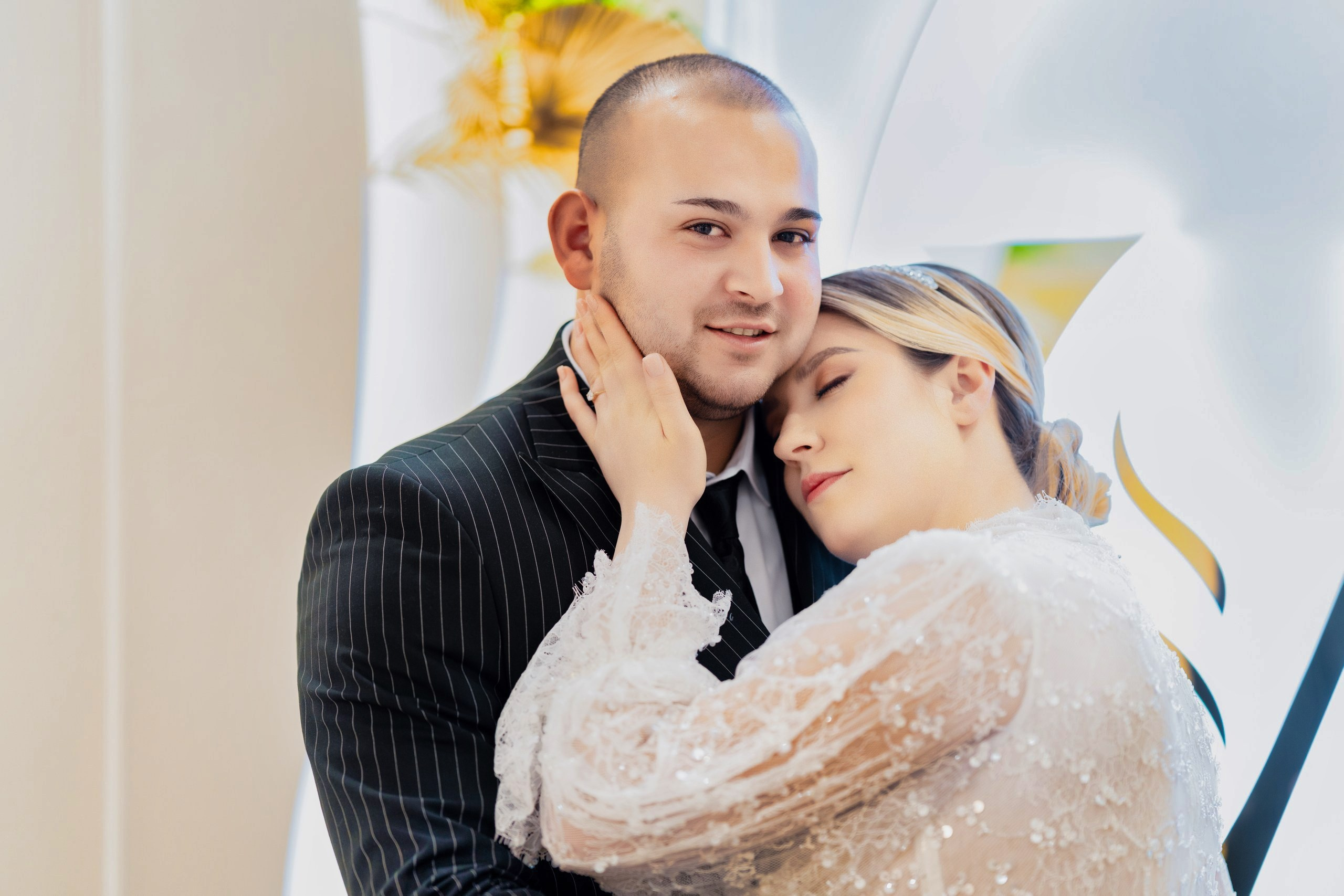 Fotograf nuntă Târgu Neamț – Samuel și Roxana, fotografie autentică realizată de AlinoFotoStudio 2. Fotograf nuntă Iași, Bacău, Suceava și Botoșani – Alin Chirilă surprinzând momente reale de nuntă 3. Fotografie de nuntă cu emoție și credință – AlinoFotoStudio, fotograf povestitor 4. Fotograf profesionist nuntă în Moldova – cadre naturale și pline de emoție 5. Alin Chirilă fotograf nuntă – poveste reală surprinsă prin fotografie 6. Fotograf nuntă cu stil documentar – momente autentice din ziua nunții Pregătiri mireasă acasă – fotografie naturală realizată de Alin Chirilă fotograf nuntă 8. Detalii din ziua nunții – fotograf nuntă Iași și Botoșani, AlinoFotoStudio 9. Emoții din dimineața nunții – fotograf profesionist Moldova 10. Cadre autentice din pregătiri – fotograf nuntă Suceava și Bacău Ceremonie religioasă nuntă – moment emoționant surprins de fotograf Alin Chirilă 12. Nuntă cu valori creștine – fotografie din biserică realizată cu discreție 13. Rugăciune și emoție în ziua nunții – fotograf nuntă Târgu Neamț 14. Legământ în fața lui Dumnezeu – fotografie de nuntă autentică 15. Fotograf nuntă biserică – momente sincere și pline de semnificație Petrecere de nuntă – cadre naturale realizate de AlinoFotoStudio 17. Bucurie și dans la nuntă – fotograf nuntă Iași și împrejurimi 18. Momente autentice de la restaurant – fotograf nuntă Bacău Suceava 19. Atmosferă de nuntă surprinsă discret – Alin Chirilă fotograf -AlinoFotoStudio – fotograf nuntă cu abordare naturală și emoțională 21. Alin Chirilă fotograf – povestitor prin fotografie de nuntă 22. Fotograf nuntă în Moldova – stil documentar și autentic 23. Fotografie de nuntă sinceră și elegantă – AlinoFotoStudio- Fotograf nuntă Iași Bacău Suceava Botoșani – Alin Chirilă AlinoFotoStudio 26. Fotograf nuntă Târgu Neamț și Moldova – fotografie profesională de eveniment 27. Fotograf nuntă cu valori creștine și stil documentar – AlinoFotoStudio - Alin Chirilă – AlinoFotoStudio Fotograf nuntă Iași • Bacău • Suceava • Botoșani - Samuel & Roxana, Târgu Neamț -Momente reale, trăite sincer și păstrate pentru totdeauna.