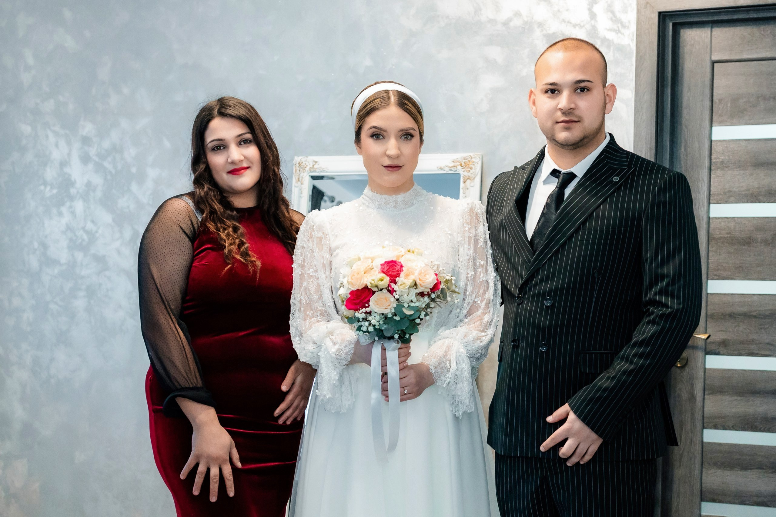 Fotograf nuntă Târgu Neamț – Samuel și Roxana, fotografie autentică realizată de AlinoFotoStudio 2. Fotograf nuntă Iași, Bacău, Suceava și Botoșani – Alin Chirilă surprinzând momente reale de nuntă 3. Fotografie de nuntă cu emoție și credință – AlinoFotoStudio, fotograf povestitor 4. Fotograf profesionist nuntă în Moldova – cadre naturale și pline de emoție 5. Alin Chirilă fotograf nuntă – poveste reală surprinsă prin fotografie 6. Fotograf nuntă cu stil documentar – momente autentice din ziua nunții Pregătiri mireasă acasă – fotografie naturală realizată de Alin Chirilă fotograf nuntă 8. Detalii din ziua nunții – fotograf nuntă Iași și Botoșani, AlinoFotoStudio 9. Emoții din dimineața nunții – fotograf profesionist Moldova 10. Cadre autentice din pregătiri – fotograf nuntă Suceava și Bacău Ceremonie religioasă nuntă – moment emoționant surprins de fotograf Alin Chirilă 12. Nuntă cu valori creștine – fotografie din biserică realizată cu discreție 13. Rugăciune și emoție în ziua nunții – fotograf nuntă Târgu Neamț 14. Legământ în fața lui Dumnezeu – fotografie de nuntă autentică 15. Fotograf nuntă biserică – momente sincere și pline de semnificație Petrecere de nuntă – cadre naturale realizate de AlinoFotoStudio 17. Bucurie și dans la nuntă – fotograf nuntă Iași și împrejurimi 18. Momente autentice de la restaurant – fotograf nuntă Bacău Suceava 19. Atmosferă de nuntă surprinsă discret – Alin Chirilă fotograf -AlinoFotoStudio – fotograf nuntă cu abordare naturală și emoțională 21. Alin Chirilă fotograf – povestitor prin fotografie de nuntă 22. Fotograf nuntă în Moldova – stil documentar și autentic 23. Fotografie de nuntă sinceră și elegantă – AlinoFotoStudio- Fotograf nuntă Iași Bacău Suceava Botoșani – Alin Chirilă AlinoFotoStudio 26. Fotograf nuntă Târgu Neamț și Moldova – fotografie profesională de eveniment 27. Fotograf nuntă cu valori creștine și stil documentar – AlinoFotoStudio - Alin Chirilă – AlinoFotoStudio Fotograf nuntă Iași • Bacău • Suceava • Botoșani - Samuel & Roxana, Târgu Neamț -Momente reale, trăite sincer și păstrate pentru totdeauna.