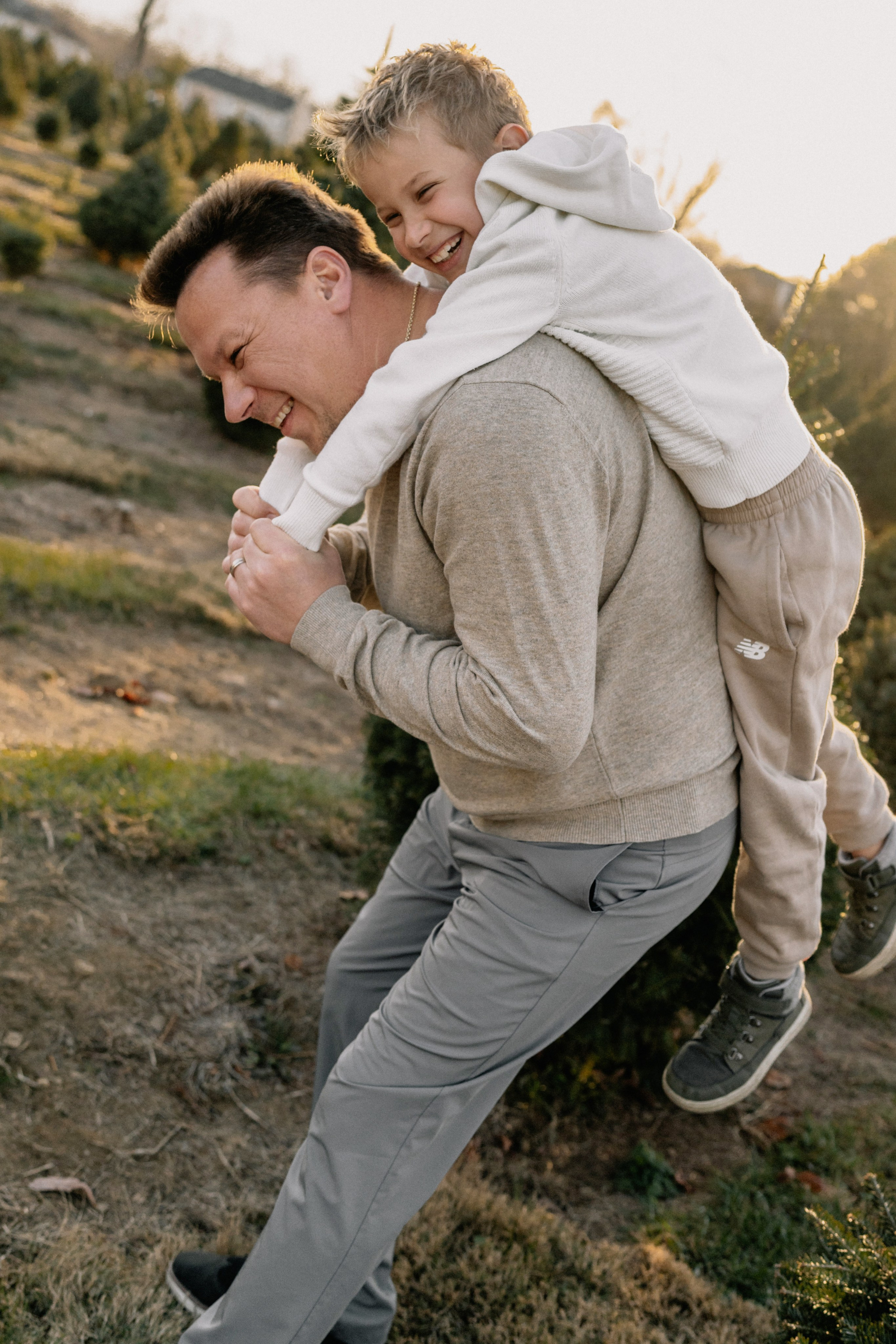 Christmas Farm Family Photoshoot – Magical Holiday Memories. Alisa Tant — Family and newborn photographer Bucks County, Montgomery county, Philadelphia, NJ