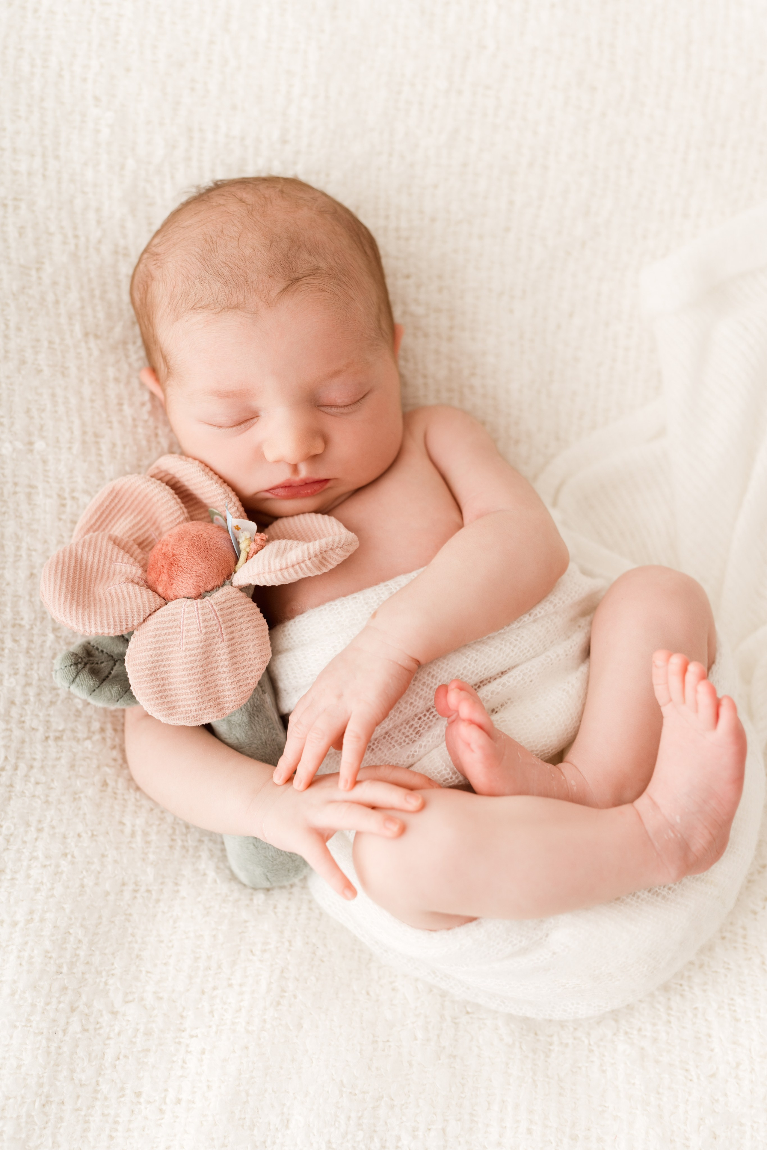 Sesja noworodkowa malutkiej Kaji. Fotograf Łódź - sesja ciążowa, noworodkowa, dziecięca. Studio w Łodzi